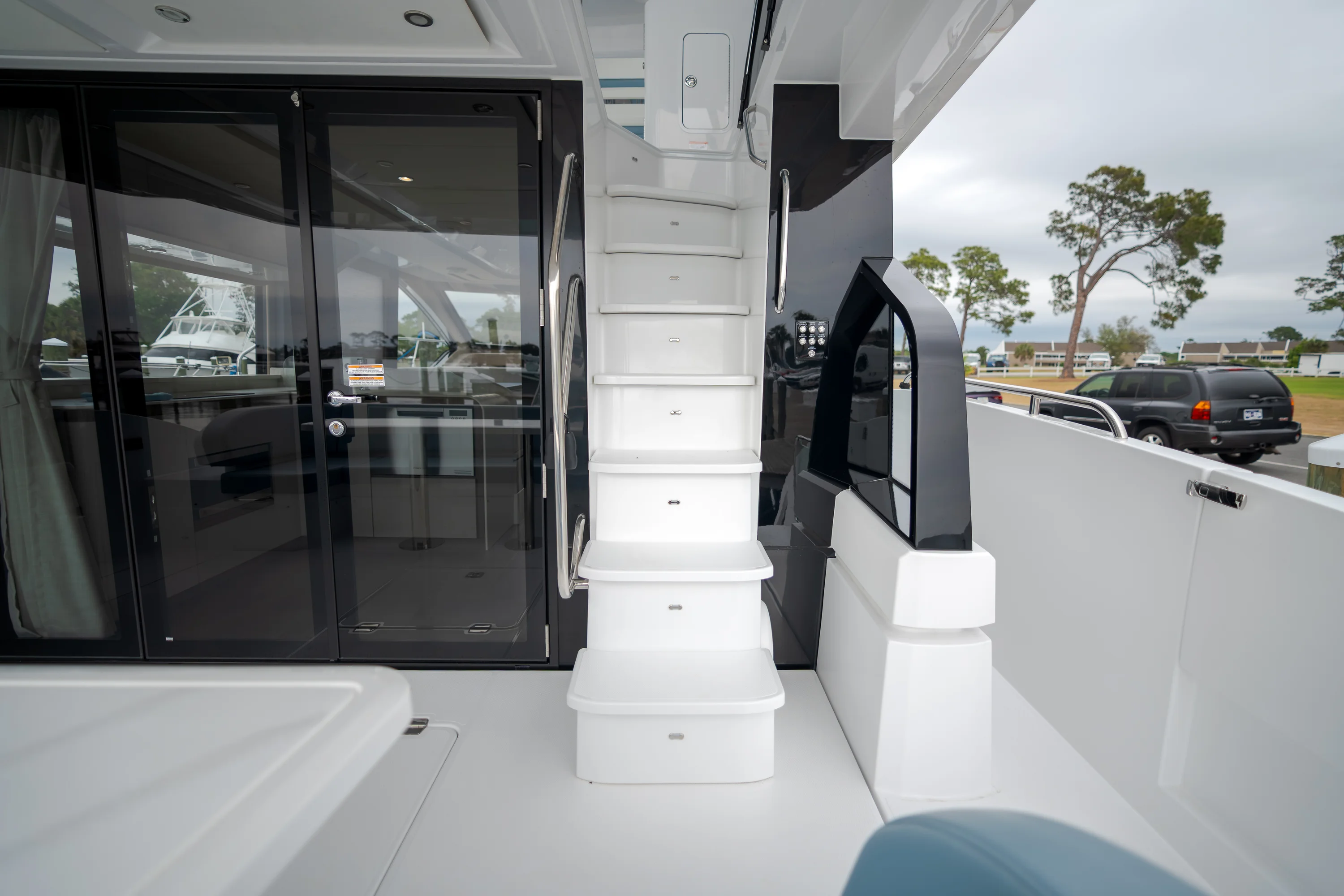 2026 Cruisers Yachts 57 FLY Image Thumbnail #23