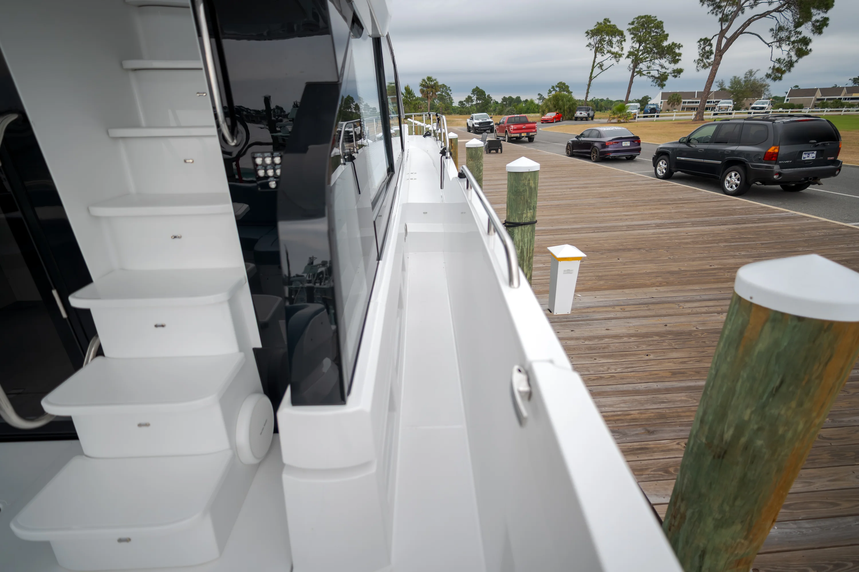2026 Cruisers Yachts 57 FLY Image Thumbnail #14