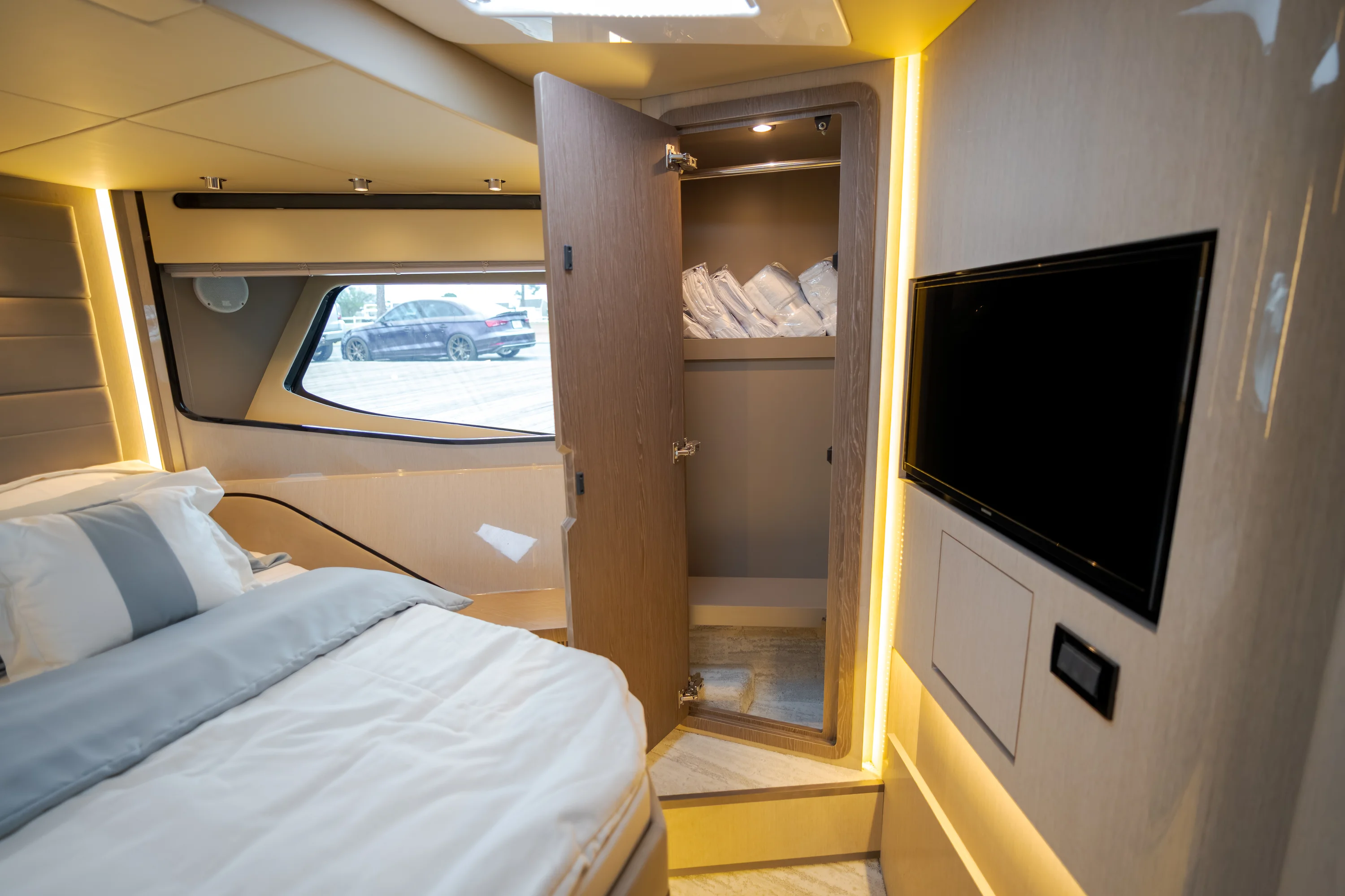 2026 Cruisers Yachts 57 FLY Image Thumbnail #87