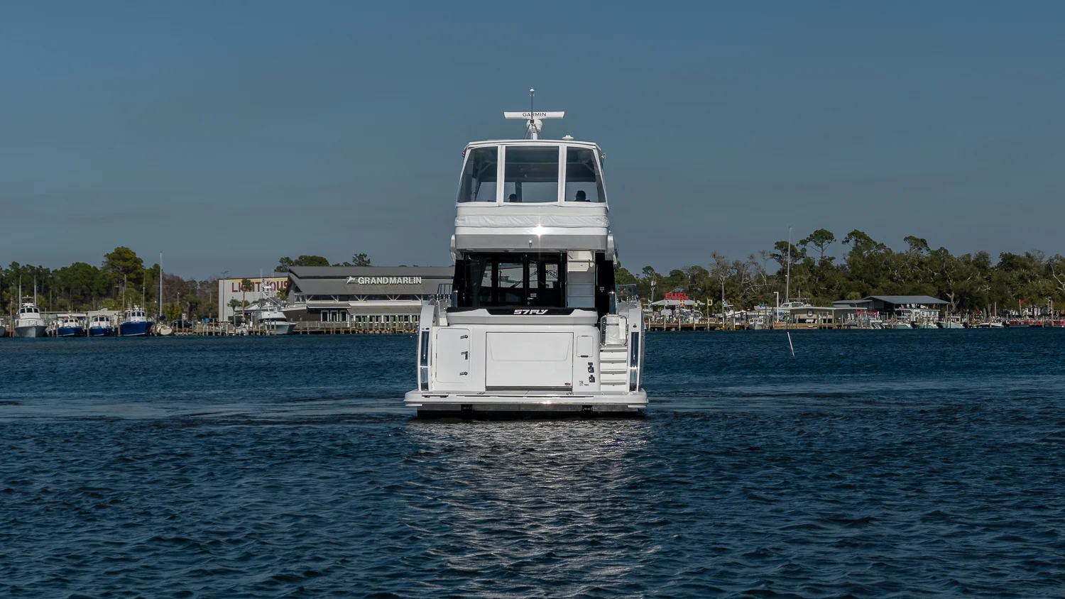 2026 Cruisers Yachts 57 FLY Image Thumbnail #3