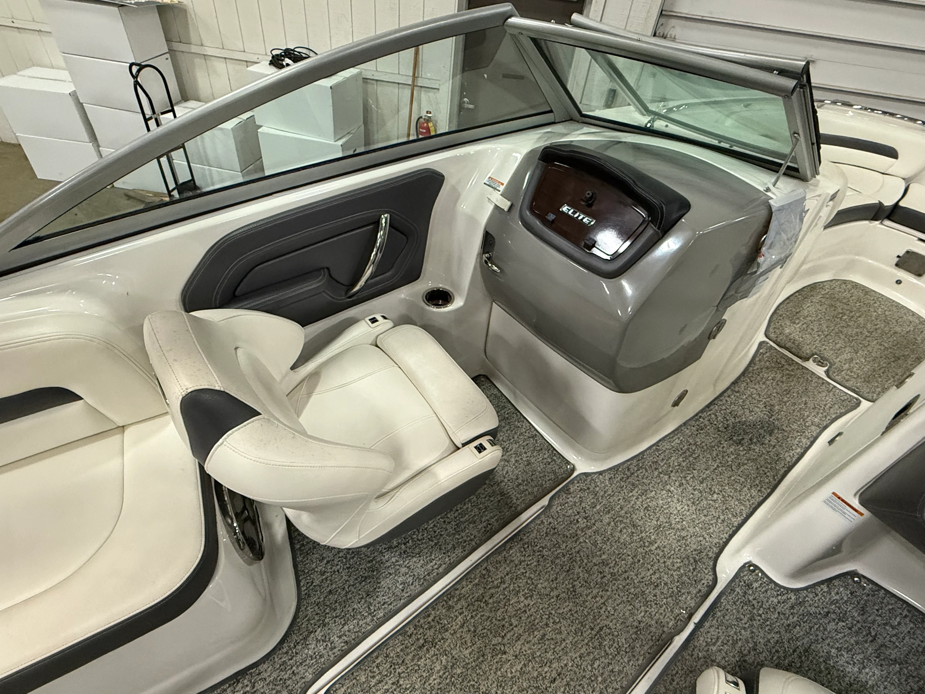 2015 Chaparral SUNESTA 264 Image Thumbnail #14