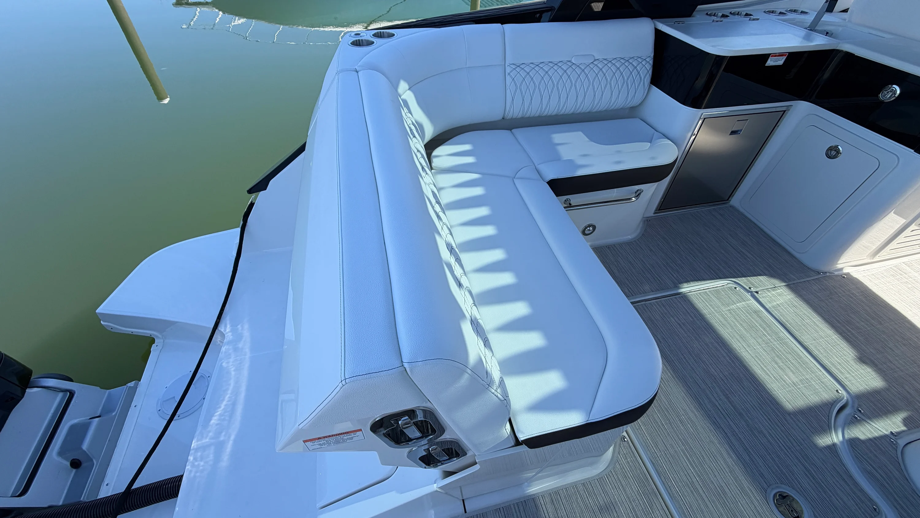 2026 Sea Ray Sundancer 370 Outboard Image Thumbnail #15