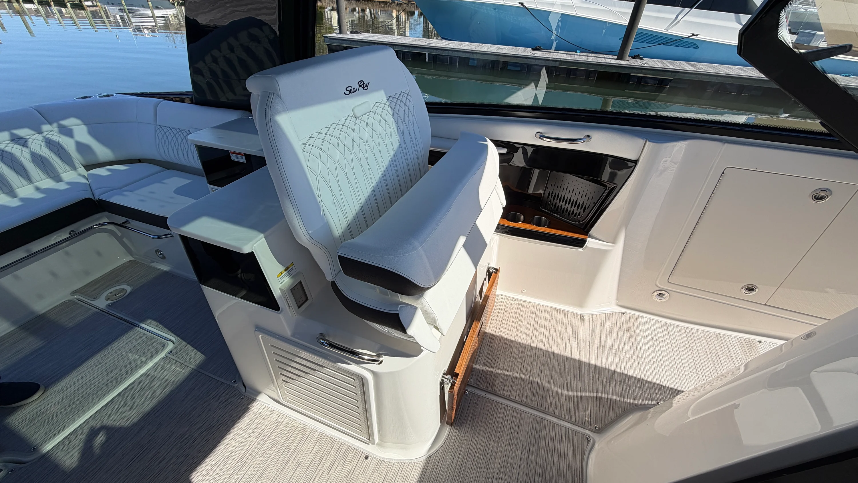 2026 Sea Ray Sundancer 370 Outboard Image Thumbnail #24