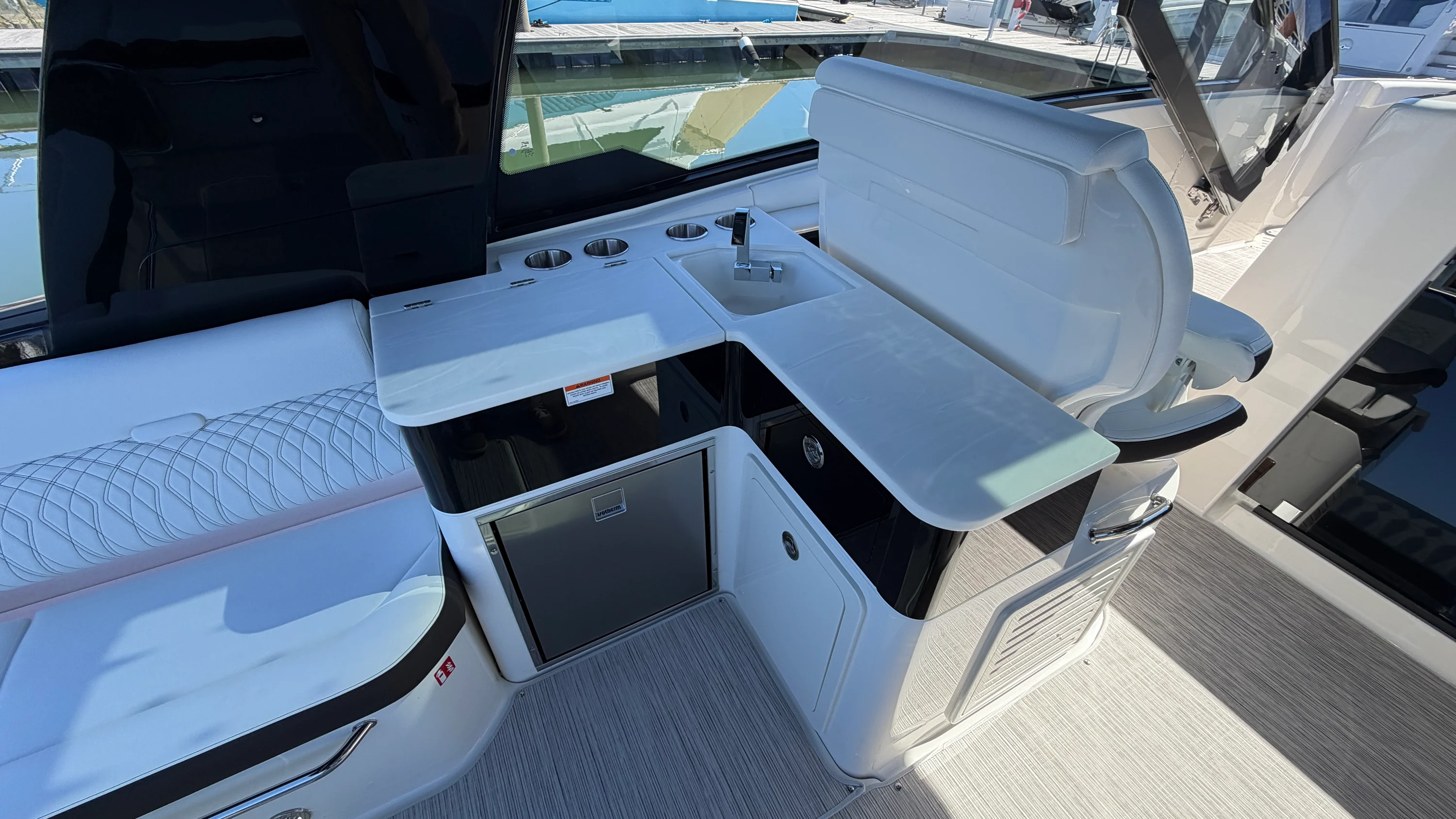 2026 Sea Ray Sundancer 370 Outboard Image Thumbnail #16
