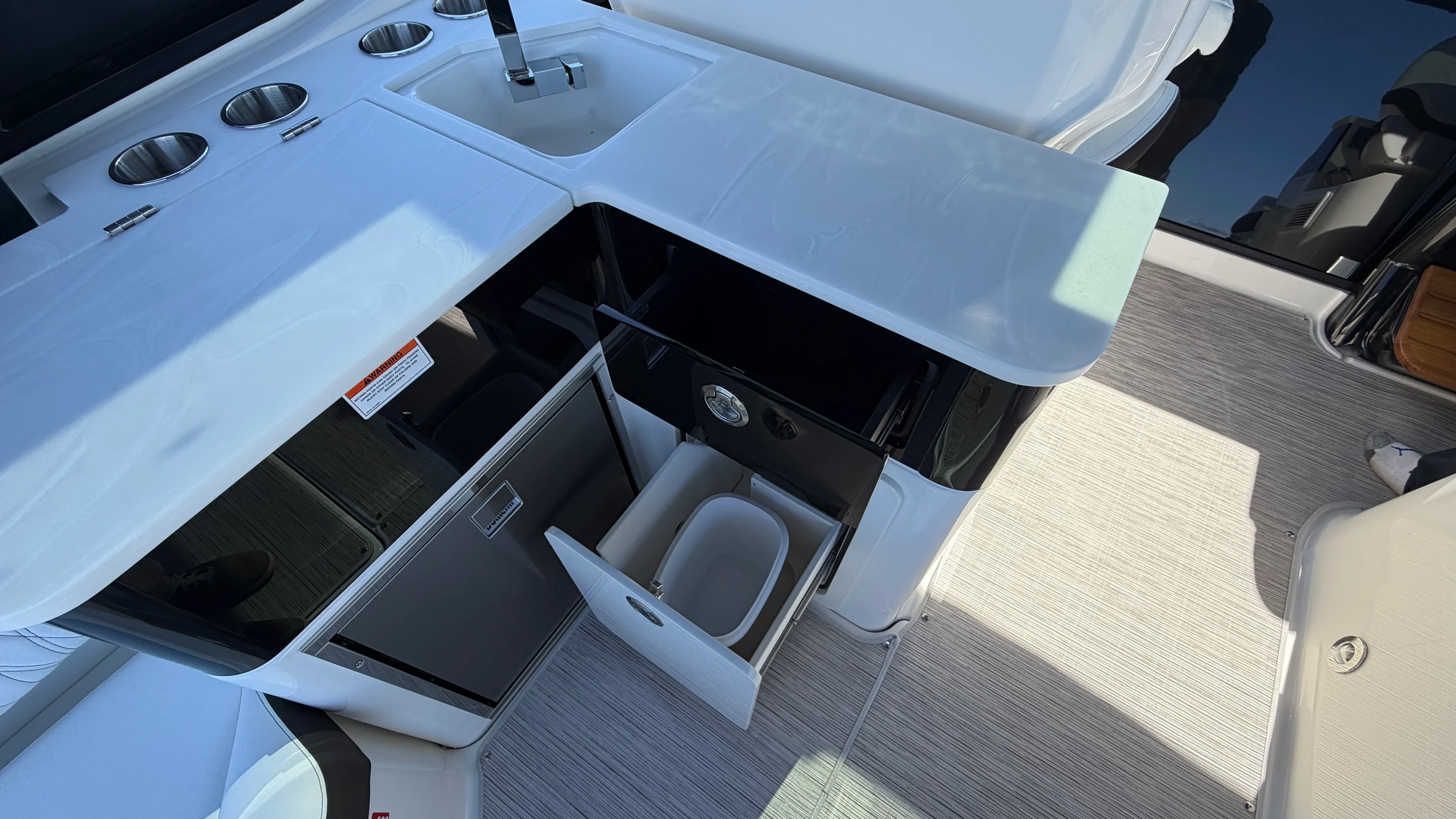 2026 Sea Ray Sundancer 370 Outboard Image Thumbnail #18