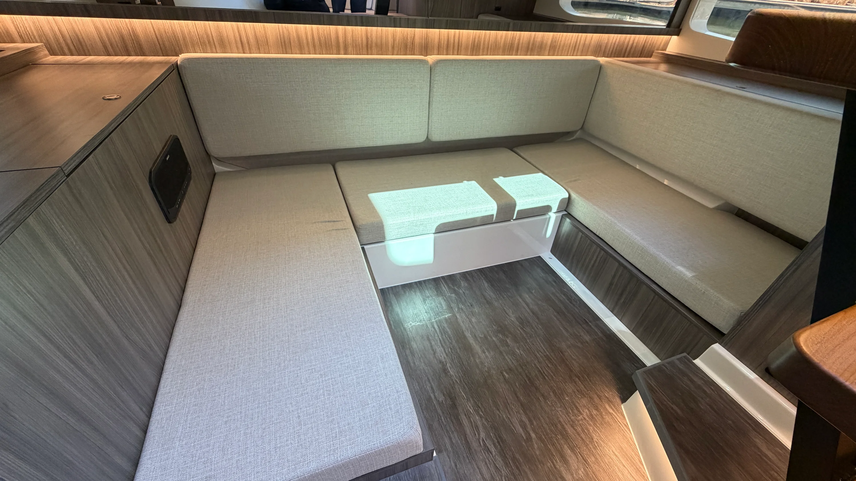 2026 Sea Ray Sundancer 370 Outboard Image Thumbnail #45