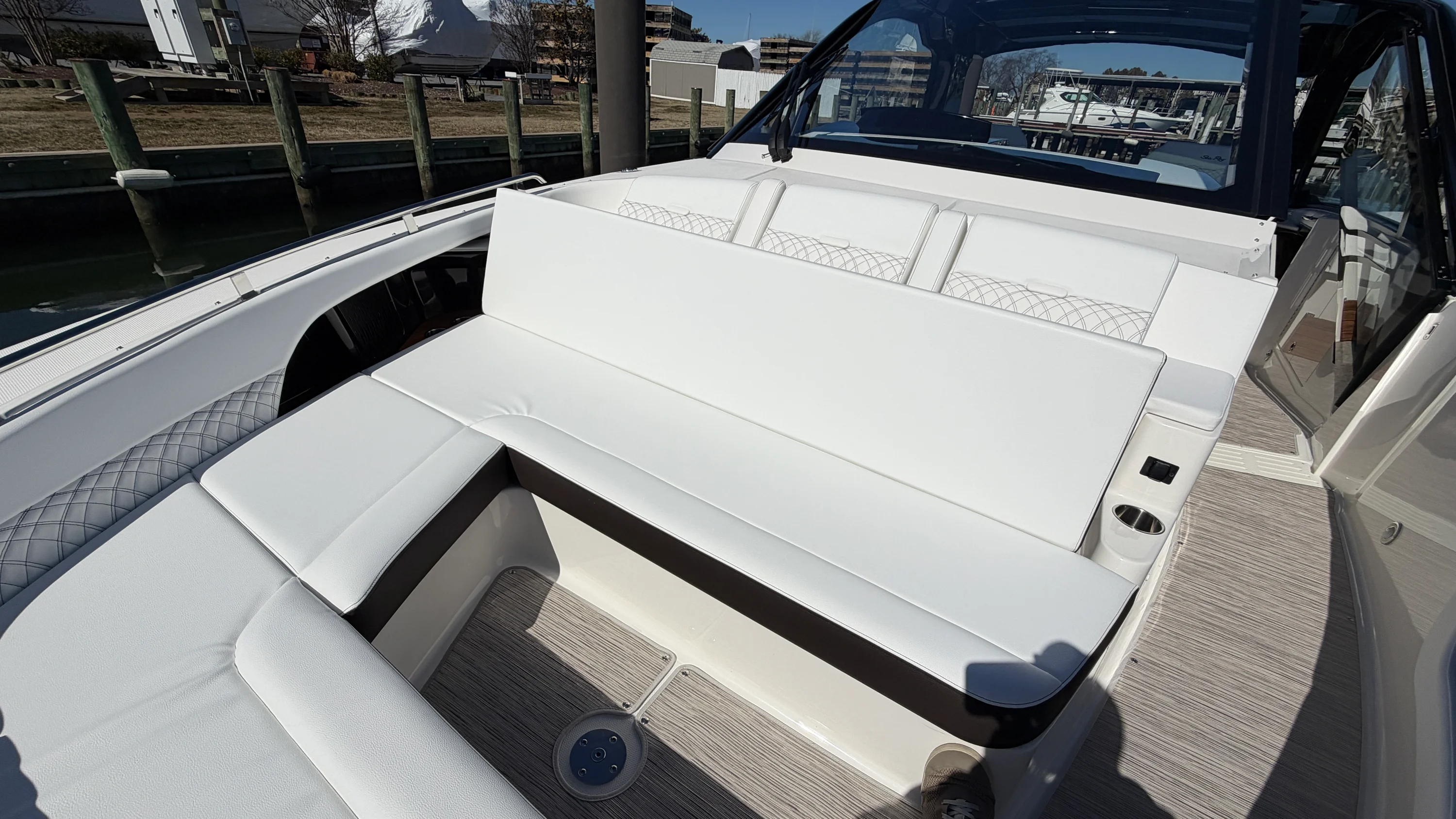 2026 Sea Ray Sundancer 370 Outboard Image Thumbnail #29