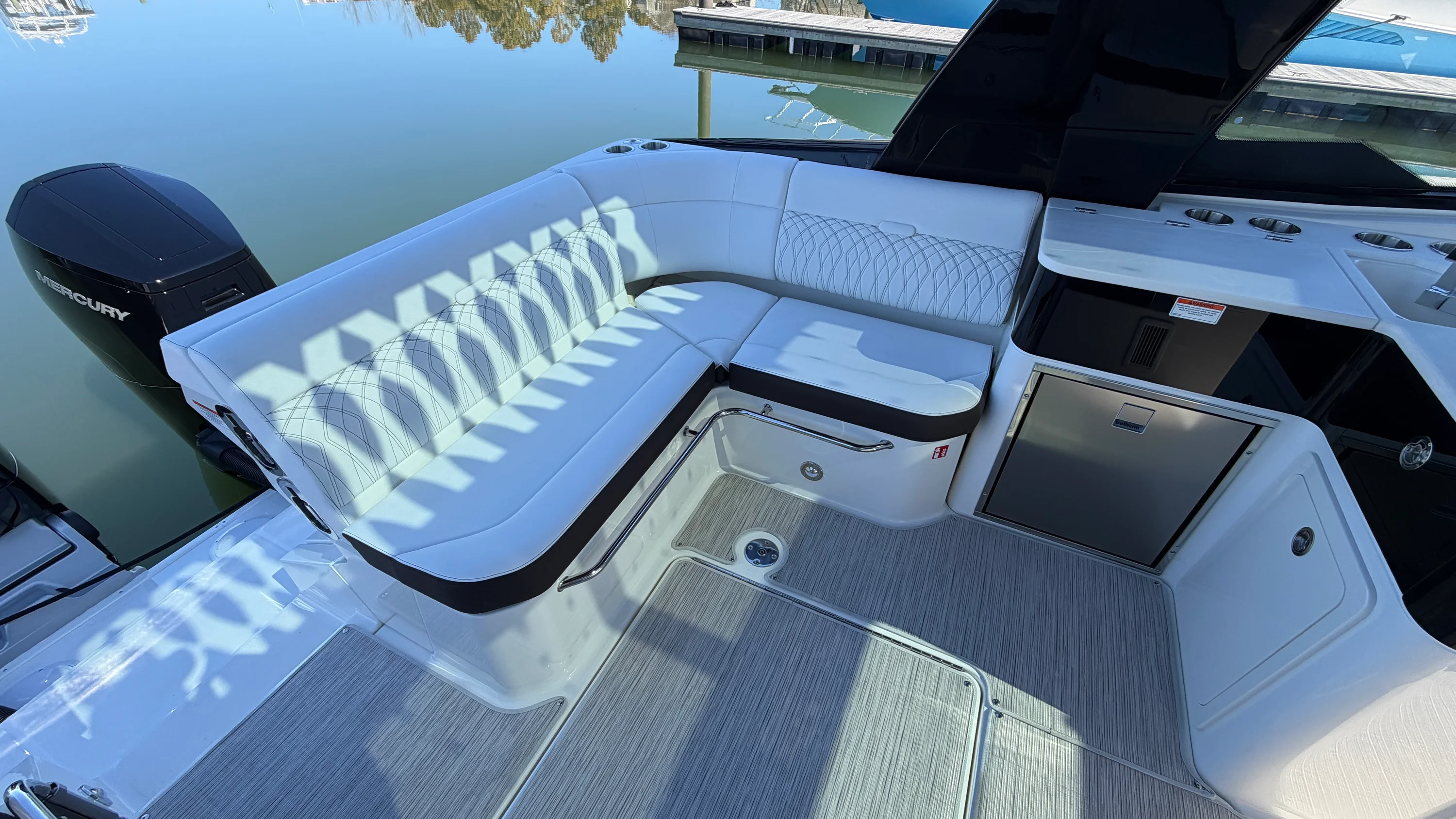 2026 Sea Ray Sundancer 370 Outboard Image Thumbnail #12