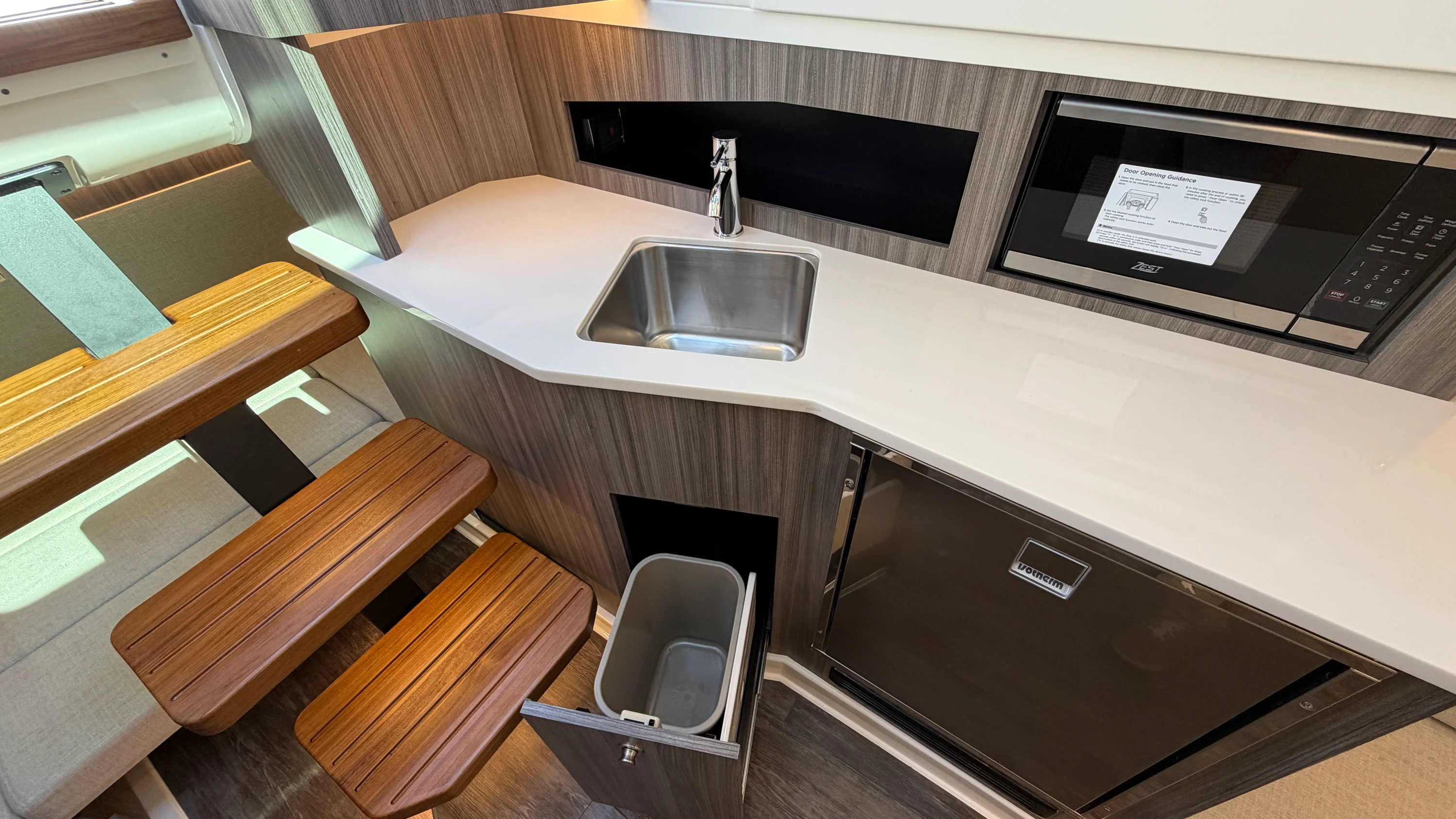 2026 Sea Ray Sundancer 370 Outboard Image Thumbnail #33