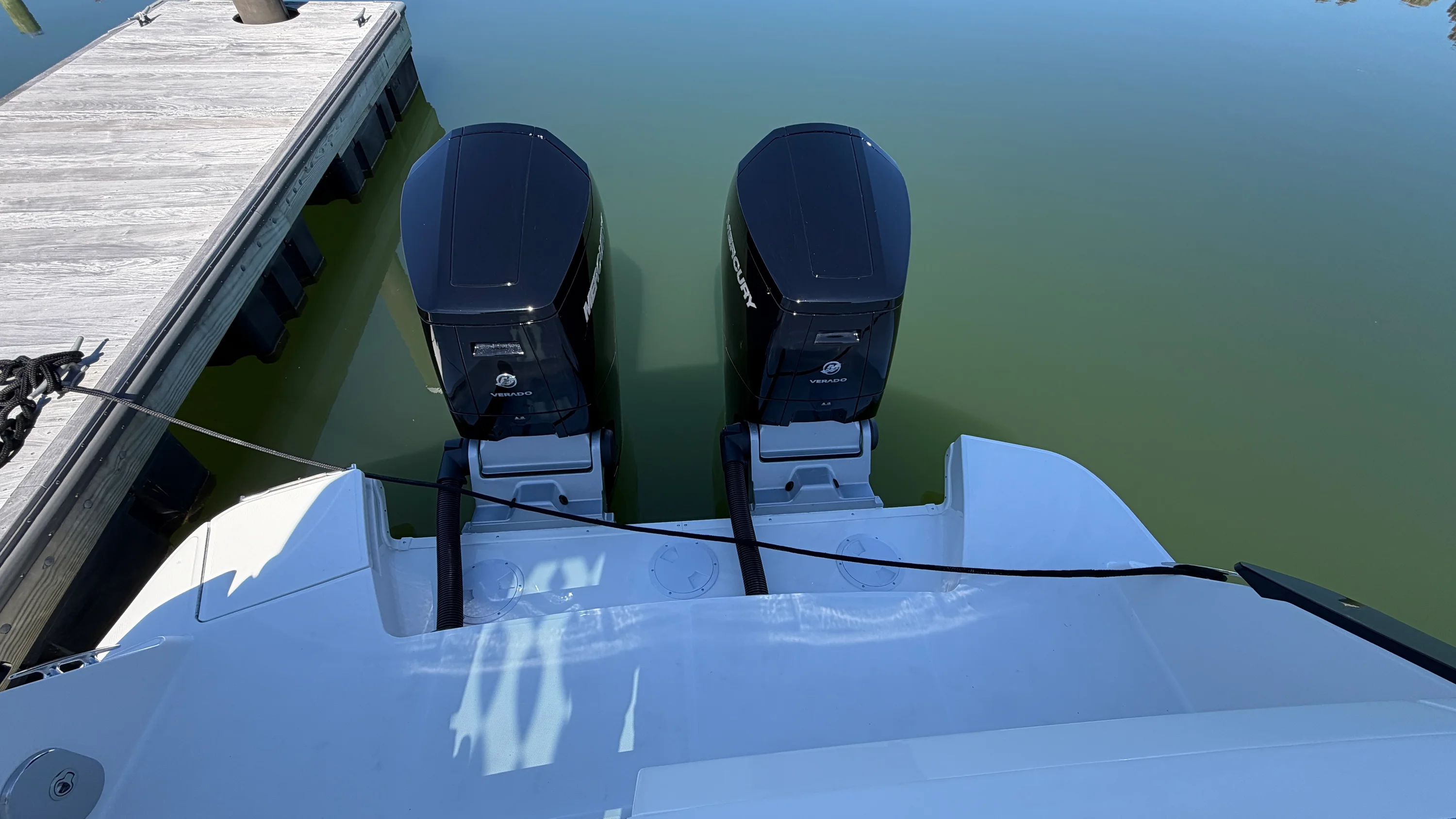 2026 Sea Ray Sundancer 370 Outboard Image Thumbnail #9