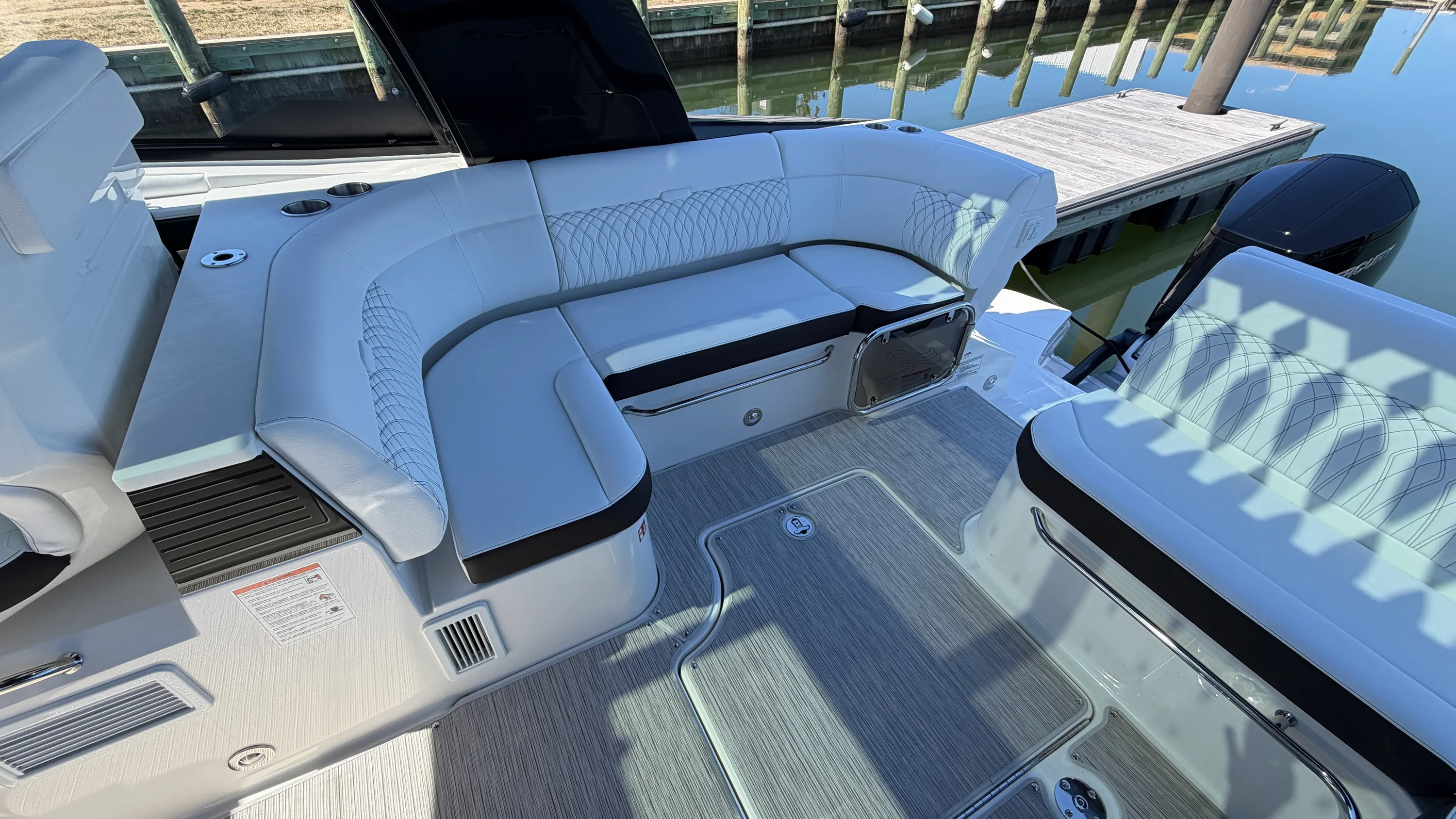 2026 Sea Ray Sundancer 370 Outboard Image Thumbnail #19