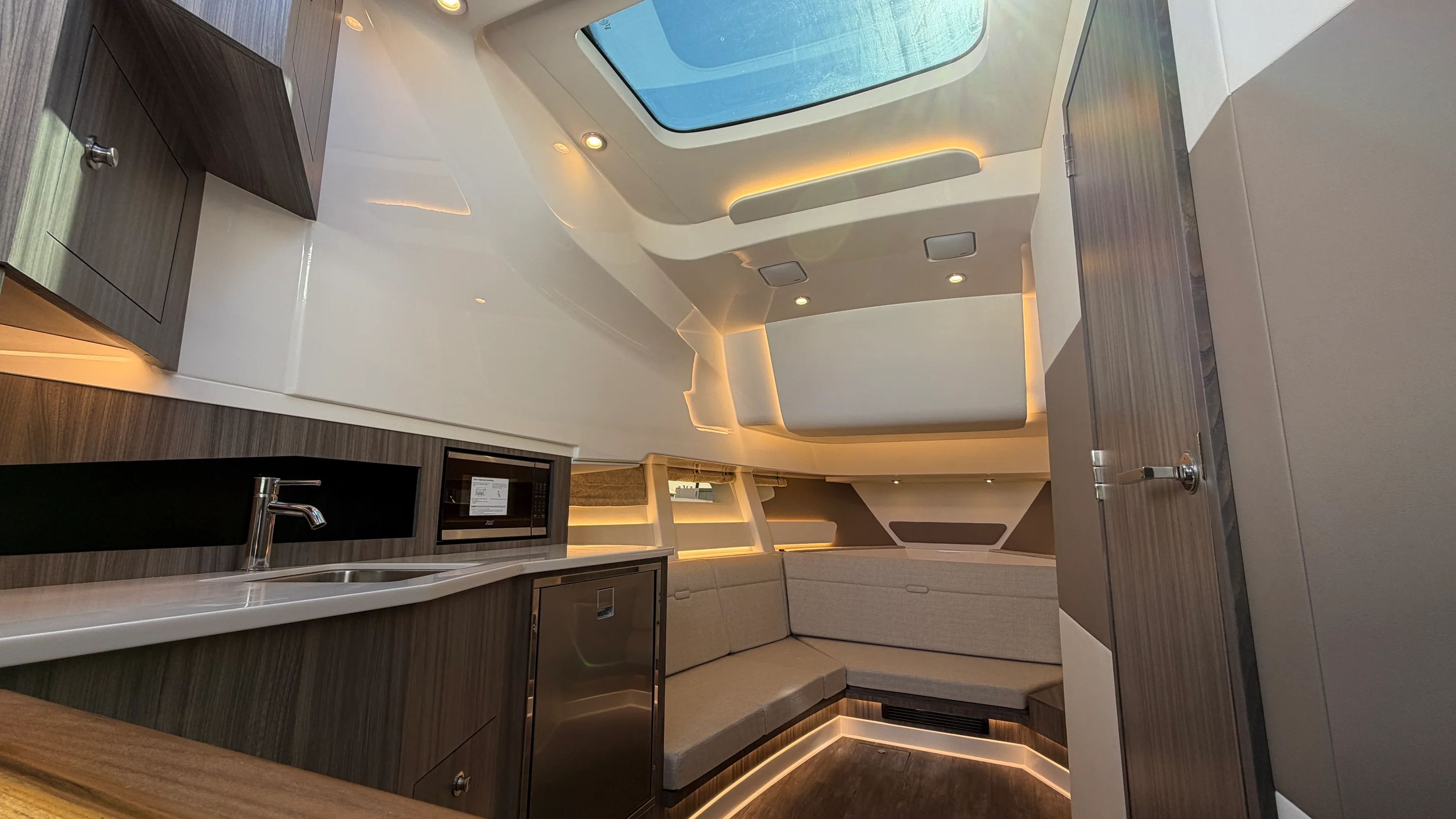 2026 Sea Ray Sundancer 370 Outboard Image Thumbnail #47