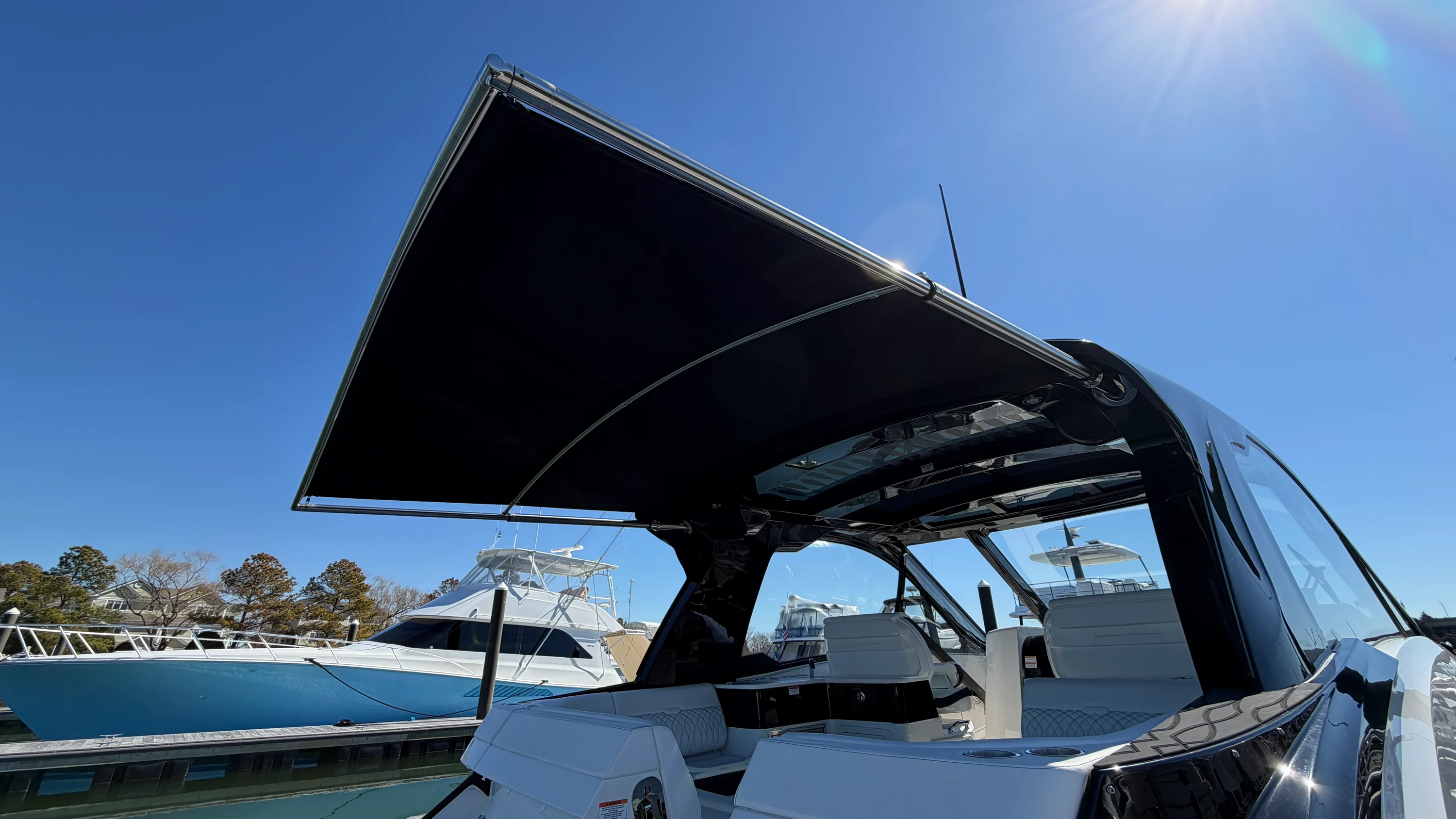 2026 Sea Ray Sundancer 370 Outboard Image Thumbnail #11