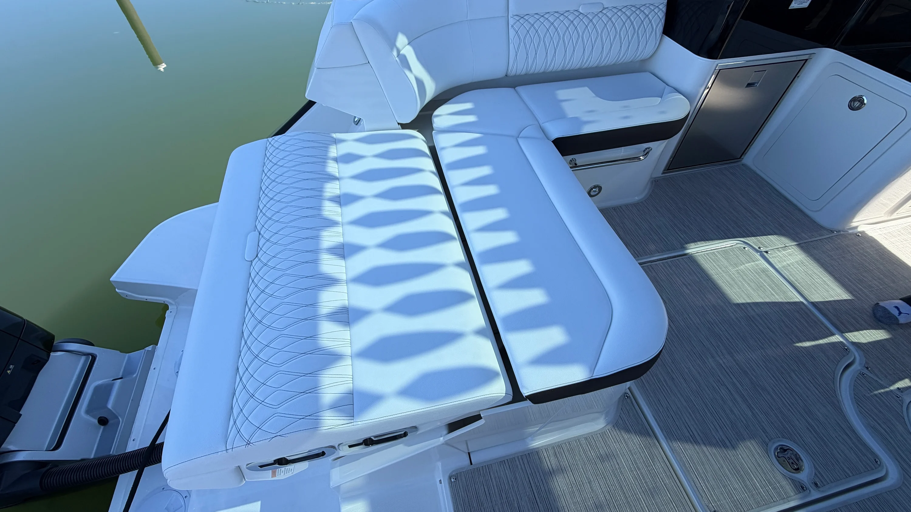 2026 Sea Ray Sundancer 370 Outboard Image Thumbnail #13