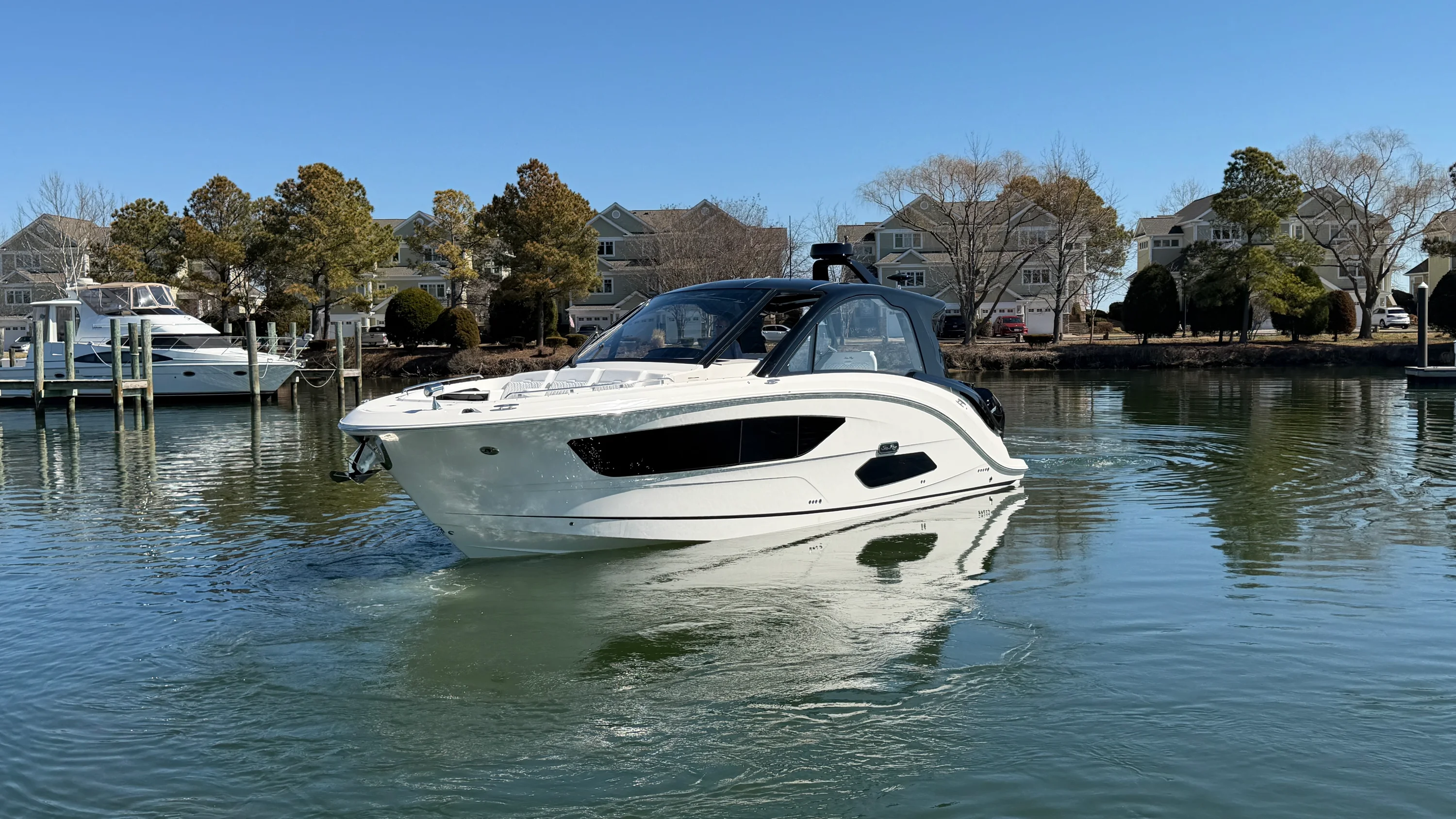 2026 Sea Ray Sundancer 370 Outboard Image Thumbnail #3
