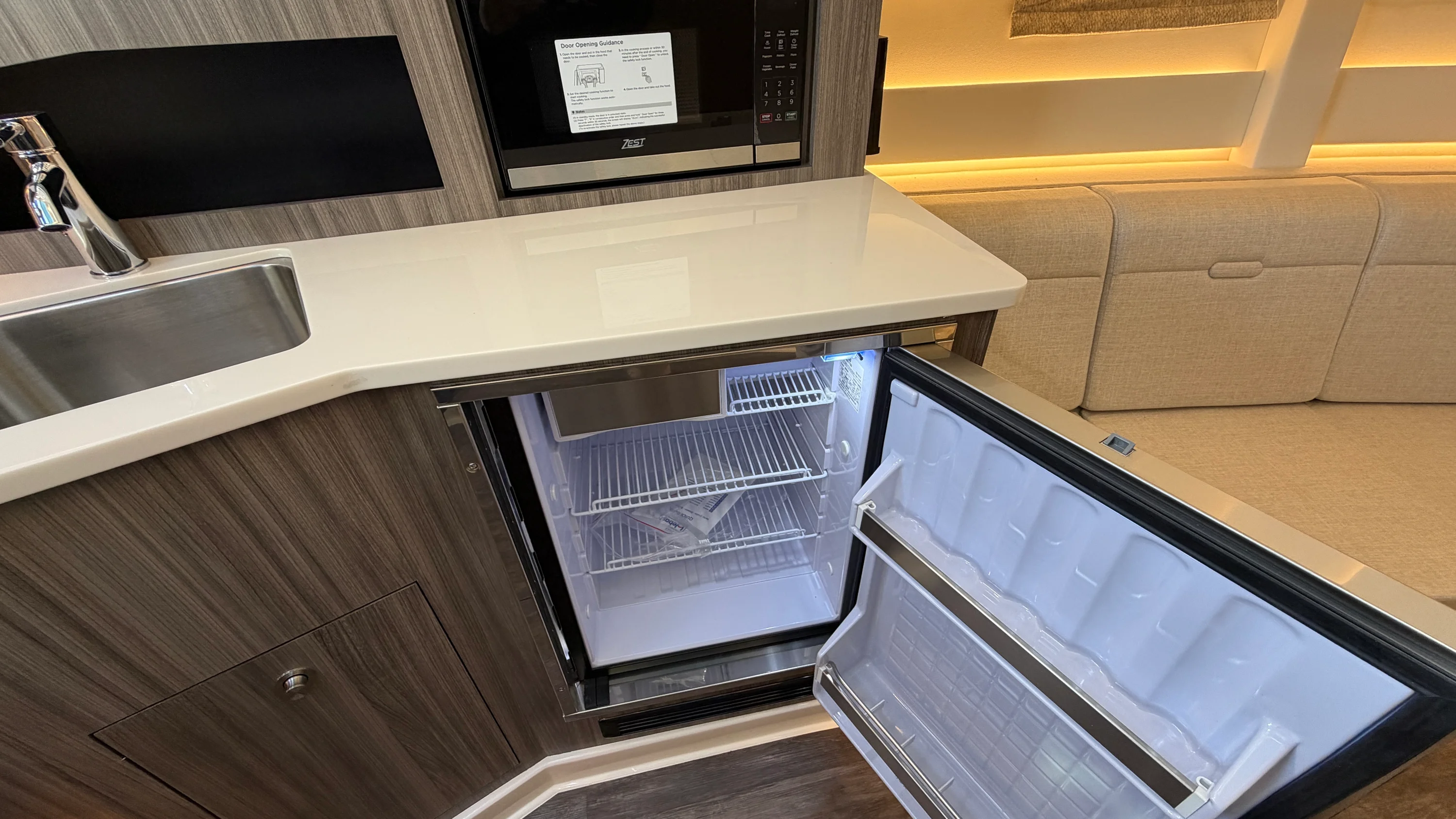 2026 Sea Ray Sundancer 370 Outboard Image Thumbnail #34