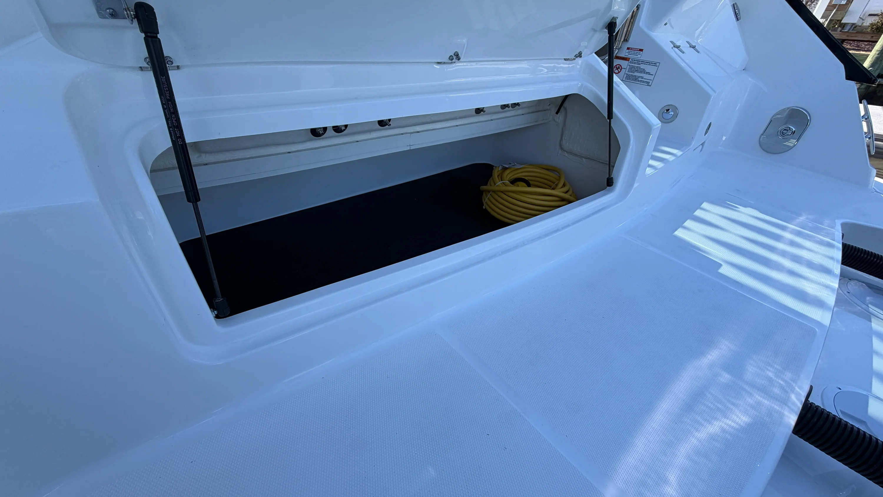 2026 Sea Ray Sundancer 370 Outboard Image Thumbnail #49