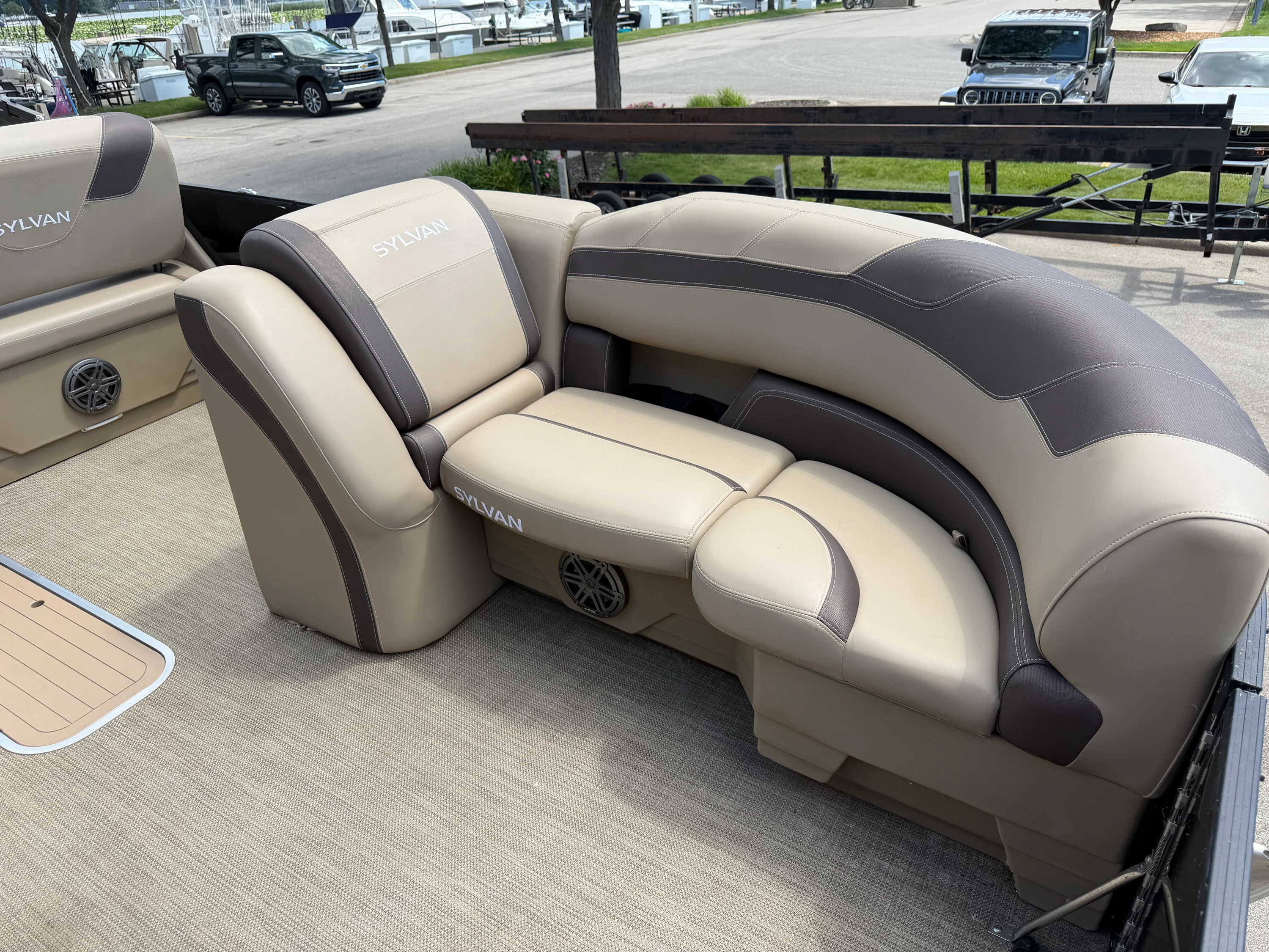 2022 Sylvan L1 DLZTT Image Thumbnail #12