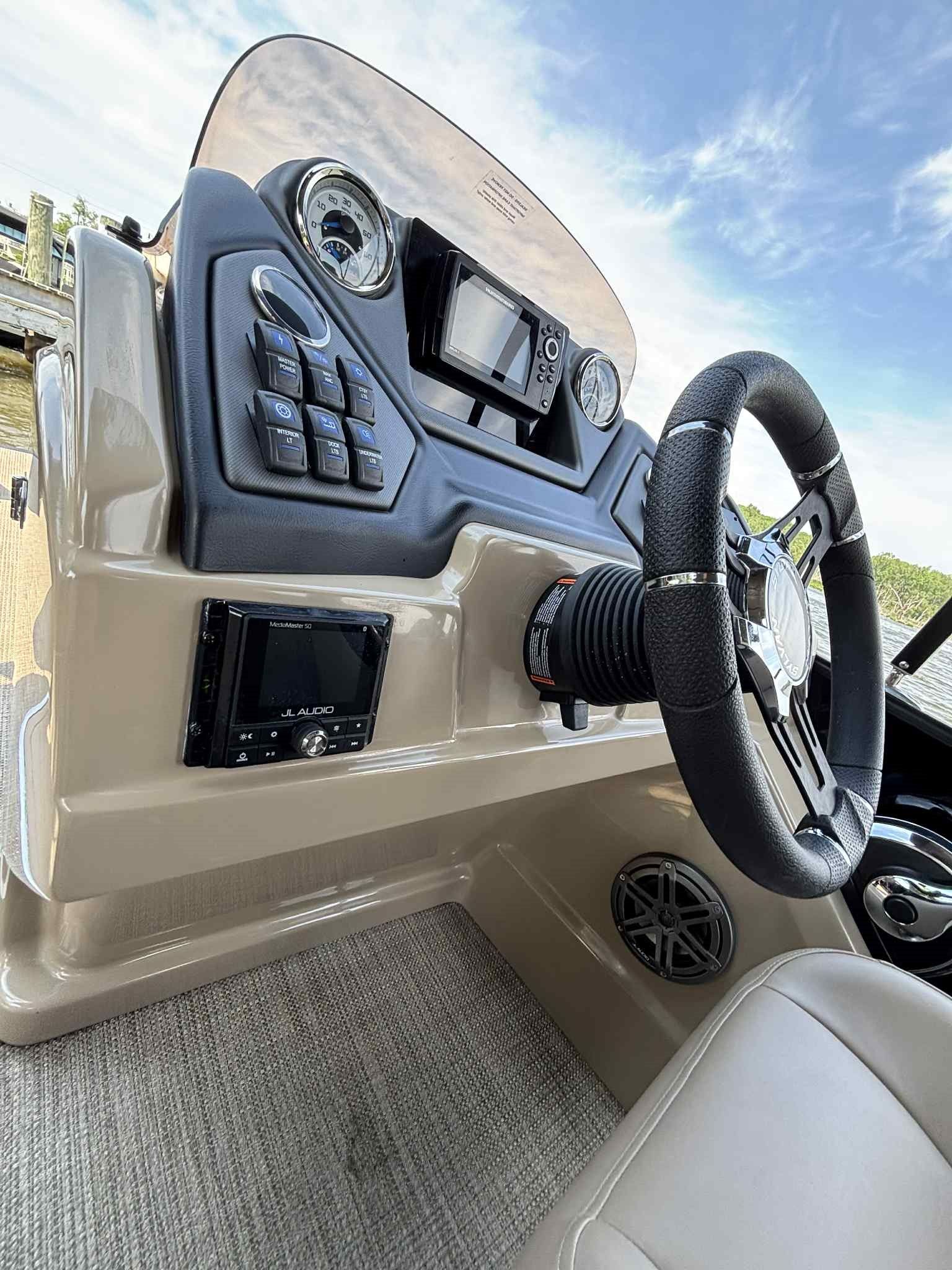 2022 Sylvan L1 DLZTT Image Thumbnail #4