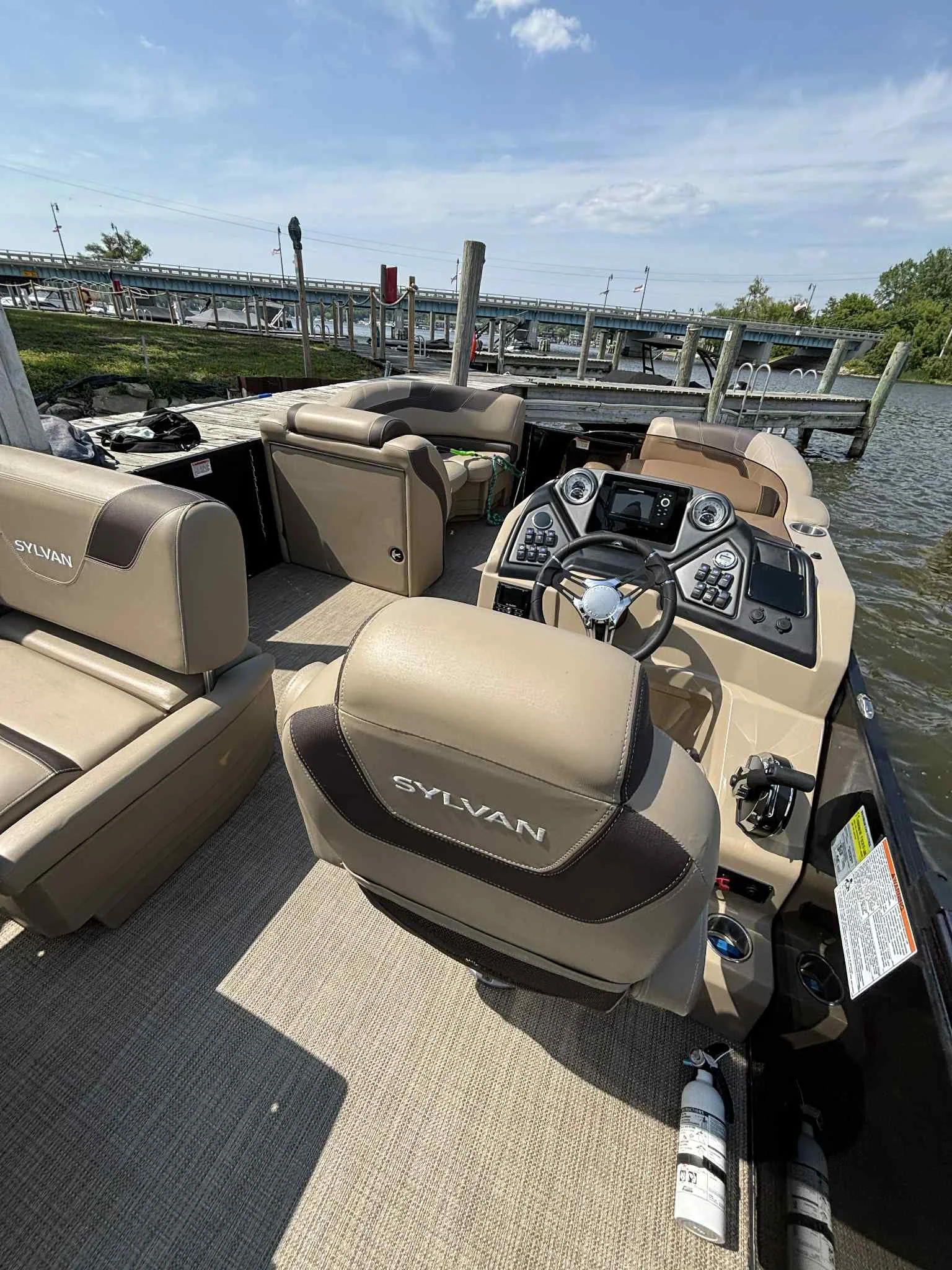 2022 Sylvan L1 DLZTT Image Thumbnail #1