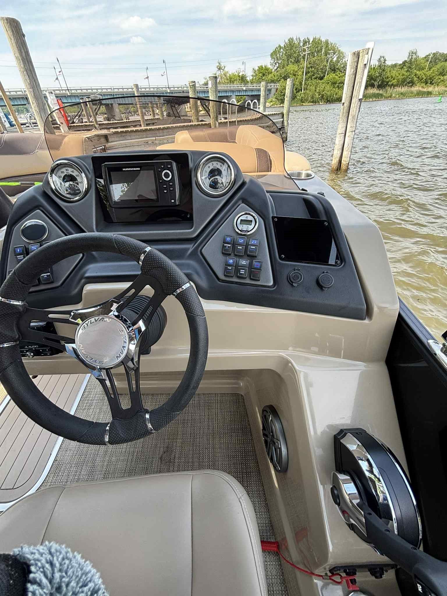 2022 Sylvan L1 DLZTT Image Thumbnail #3