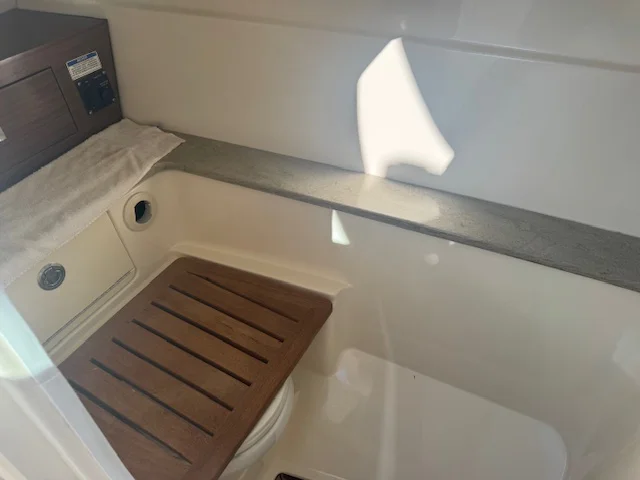 2016 Boston Whaler 320 VANTAGE Image Thumbnail #35