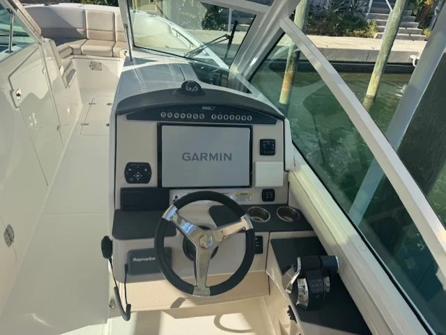 2016 Boston Whaler 320 VANTAGE Image Thumbnail #16