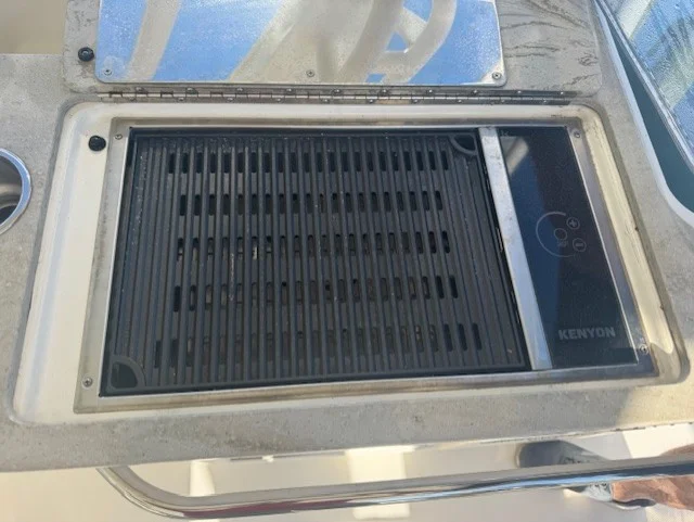 2016 Boston Whaler 320 VANTAGE Image Thumbnail #18