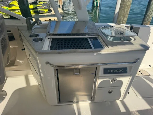 2016 Boston Whaler 320 VANTAGE Image Thumbnail #17