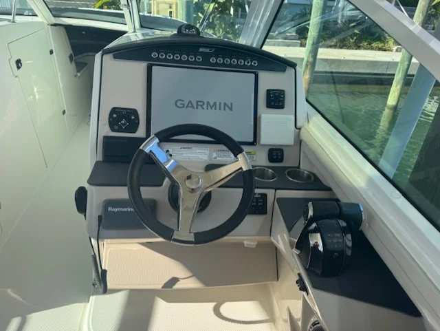 2016 Boston Whaler 320 VANTAGE Image Thumbnail #7