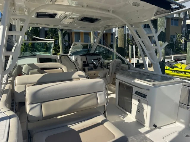 2016 Boston Whaler 320 VANTAGE Image Thumbnail #1