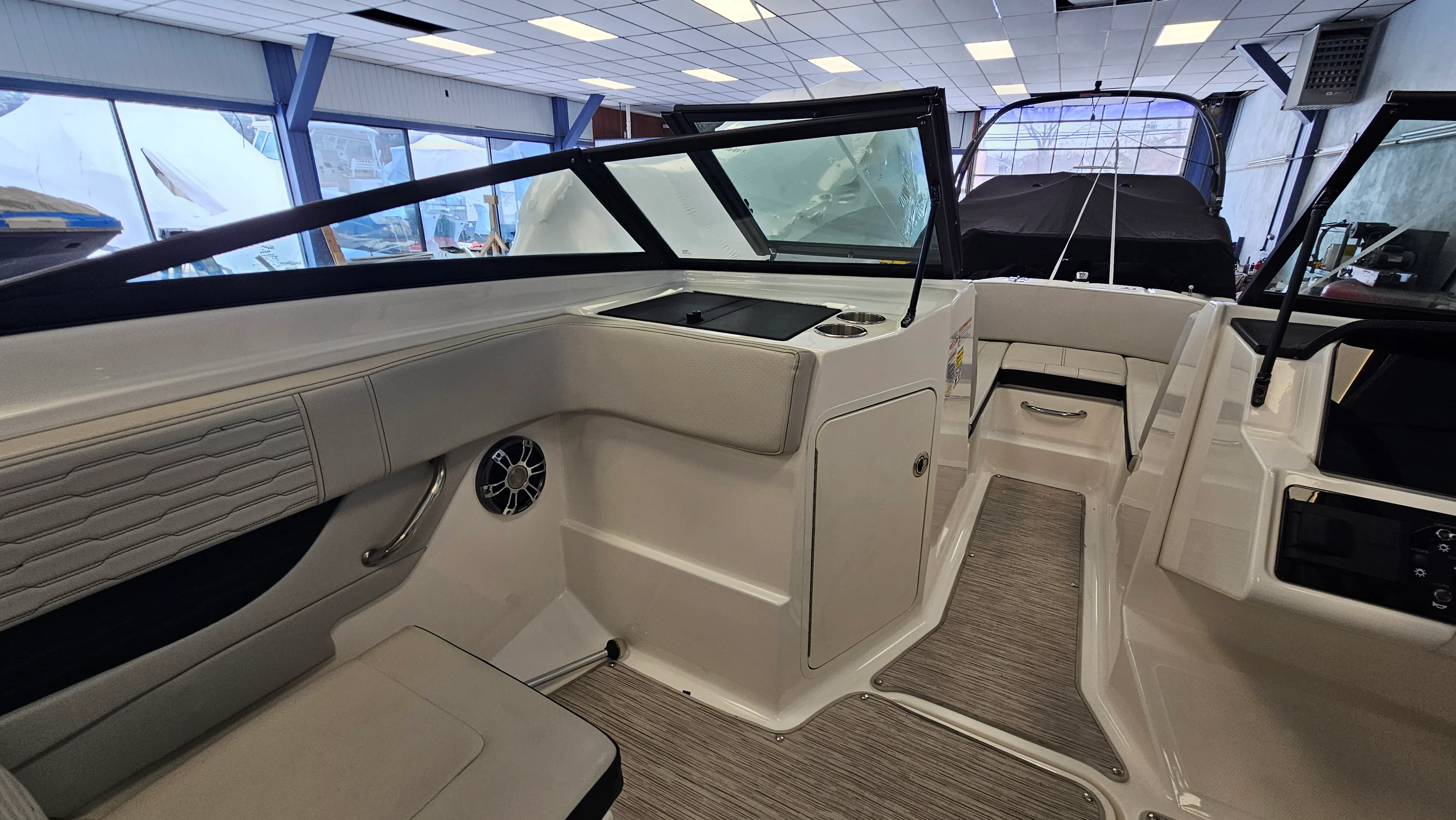 2023 Sea Ray SPX 210 Outboard Image Thumbnail #13