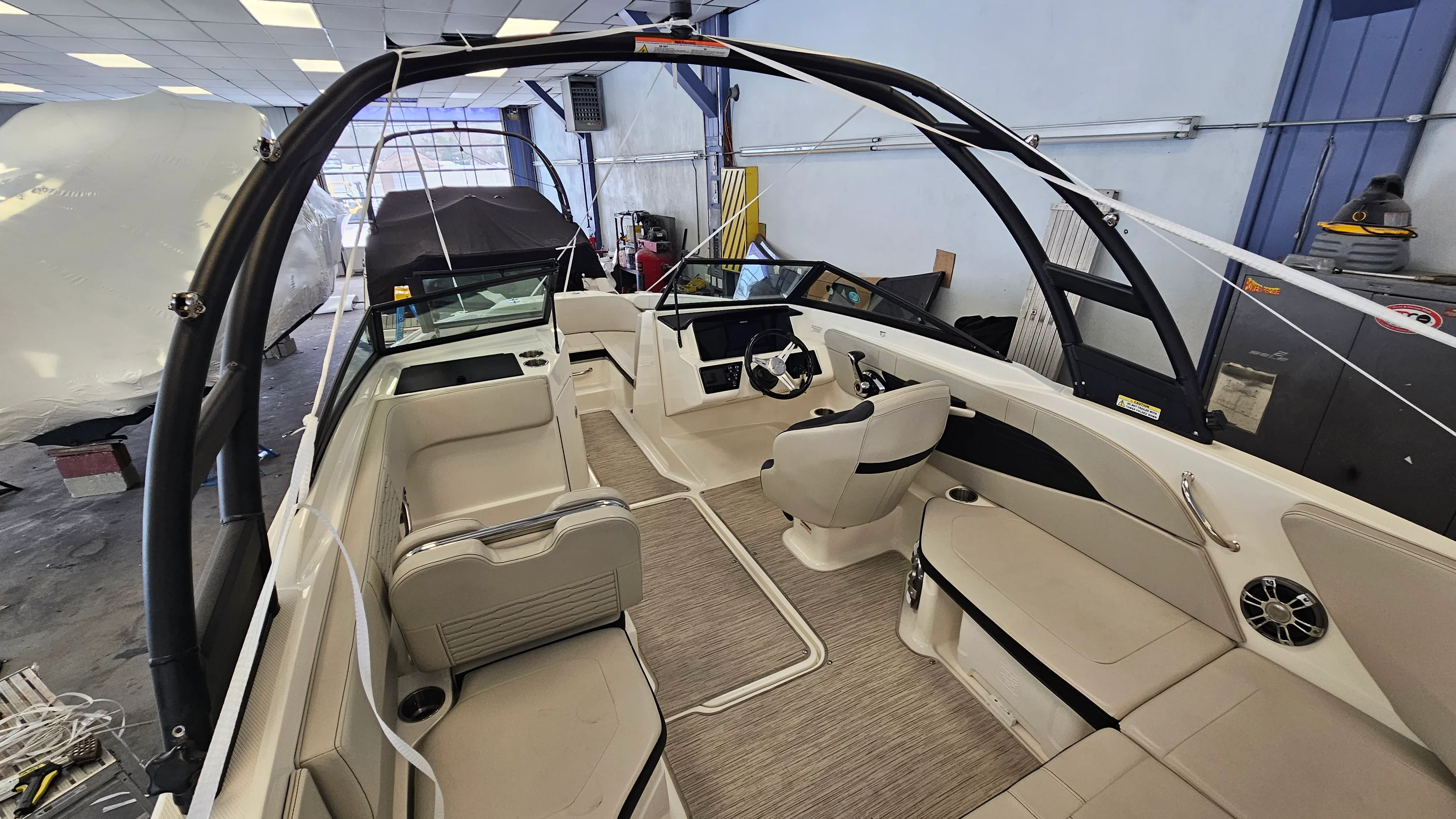 2023 Sea Ray SPX 210 Outboard Image Thumbnail #11