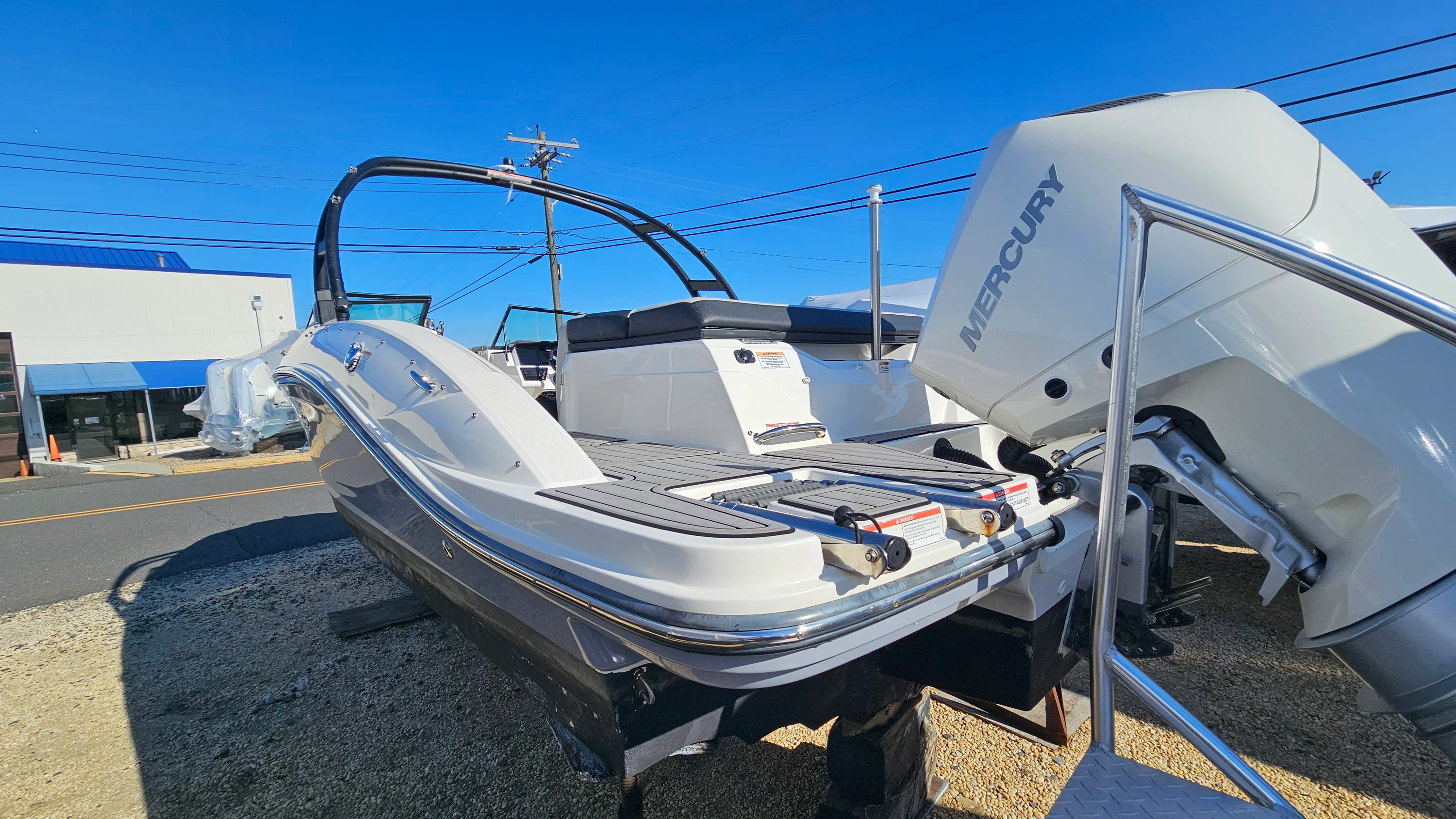 2023 Sea Ray SPX 210 Outboard Image Thumbnail #2