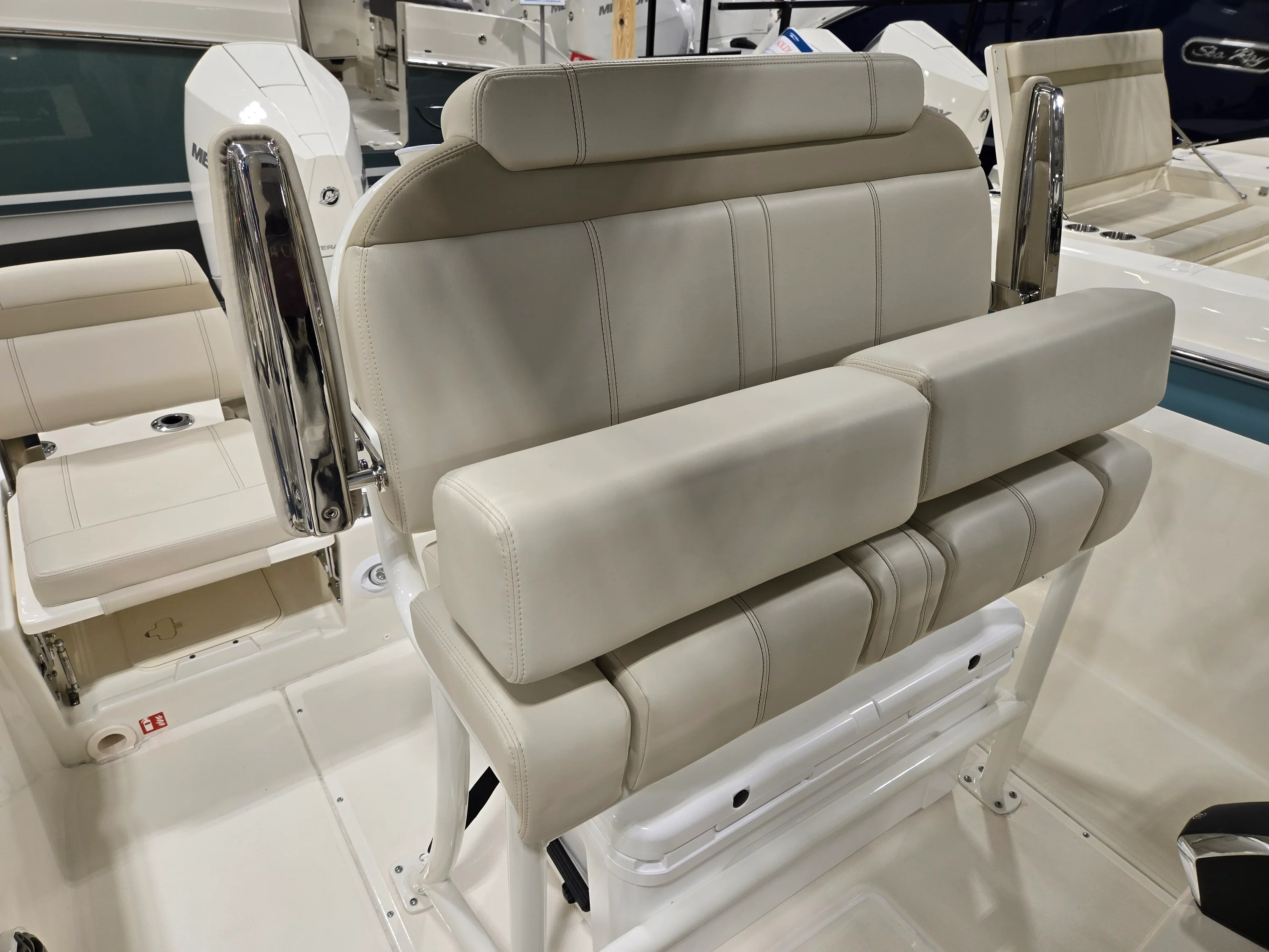 2026 Boston Whaler 250 Dauntless Image Thumbnail #9