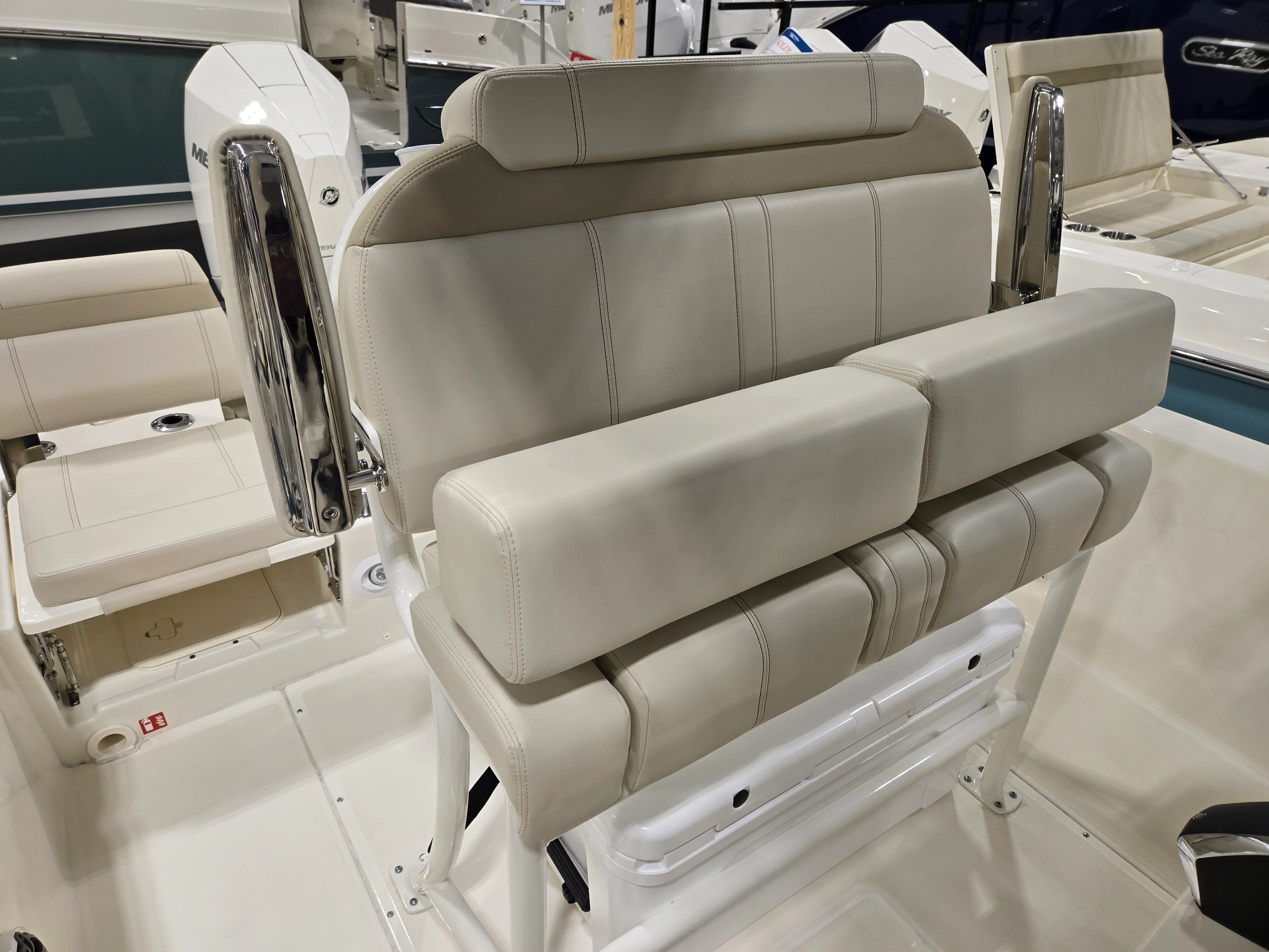 2026 Boston Whaler 250 Dauntless Image Thumbnail #9