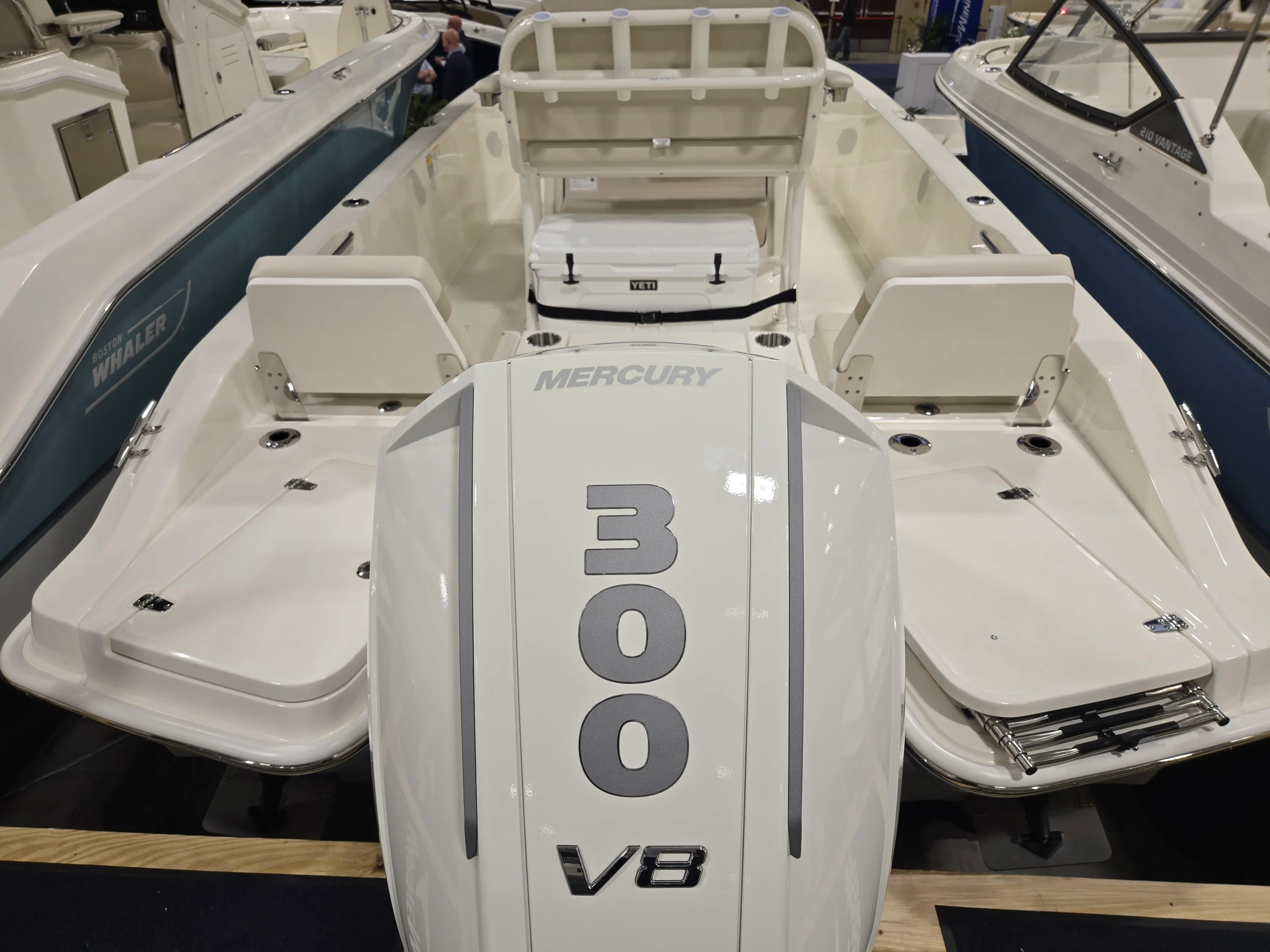 2026 Boston Whaler 250 Dauntless Image Thumbnail #3