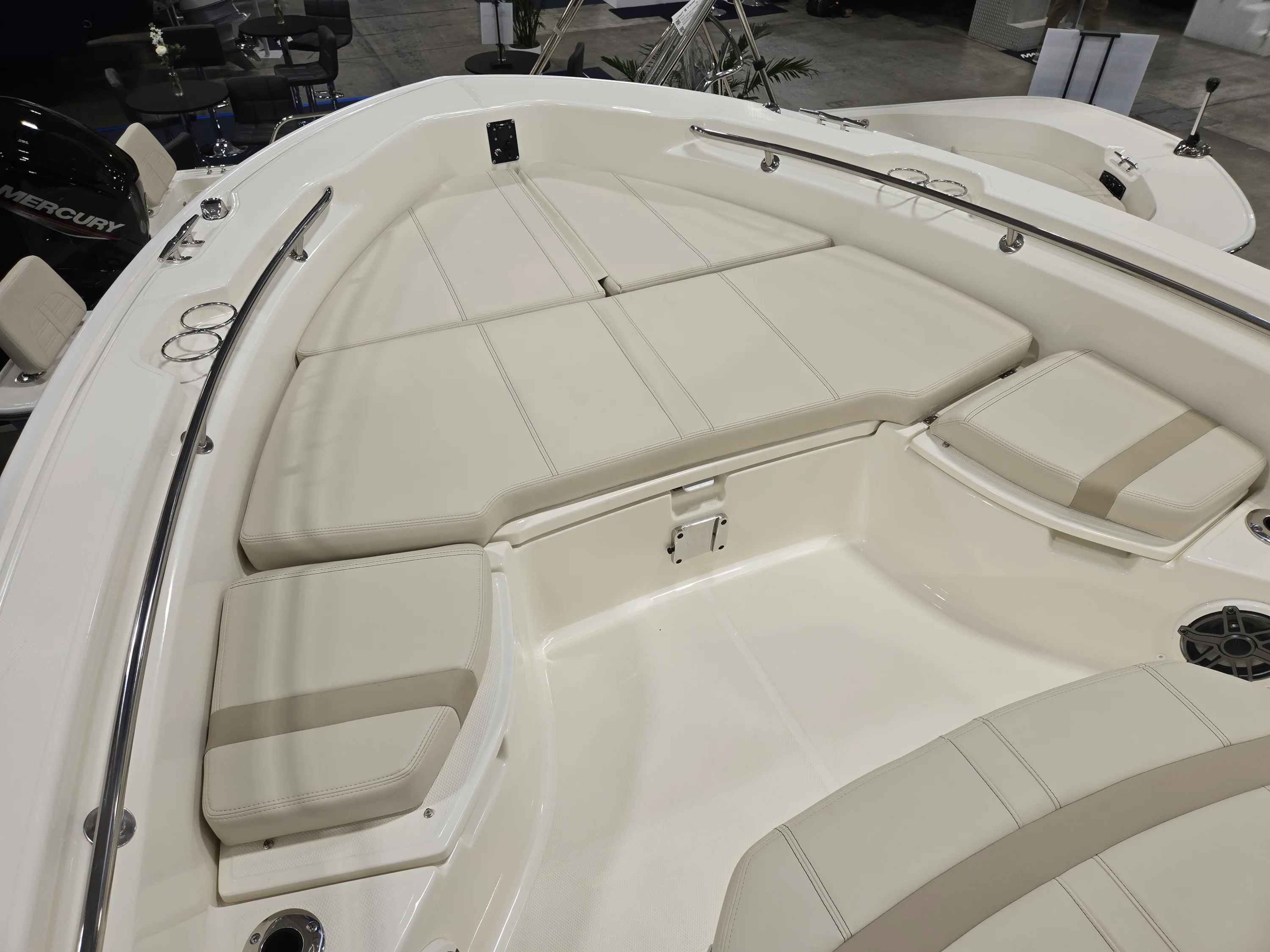 2026 Boston Whaler 250 Dauntless Image Thumbnail #16