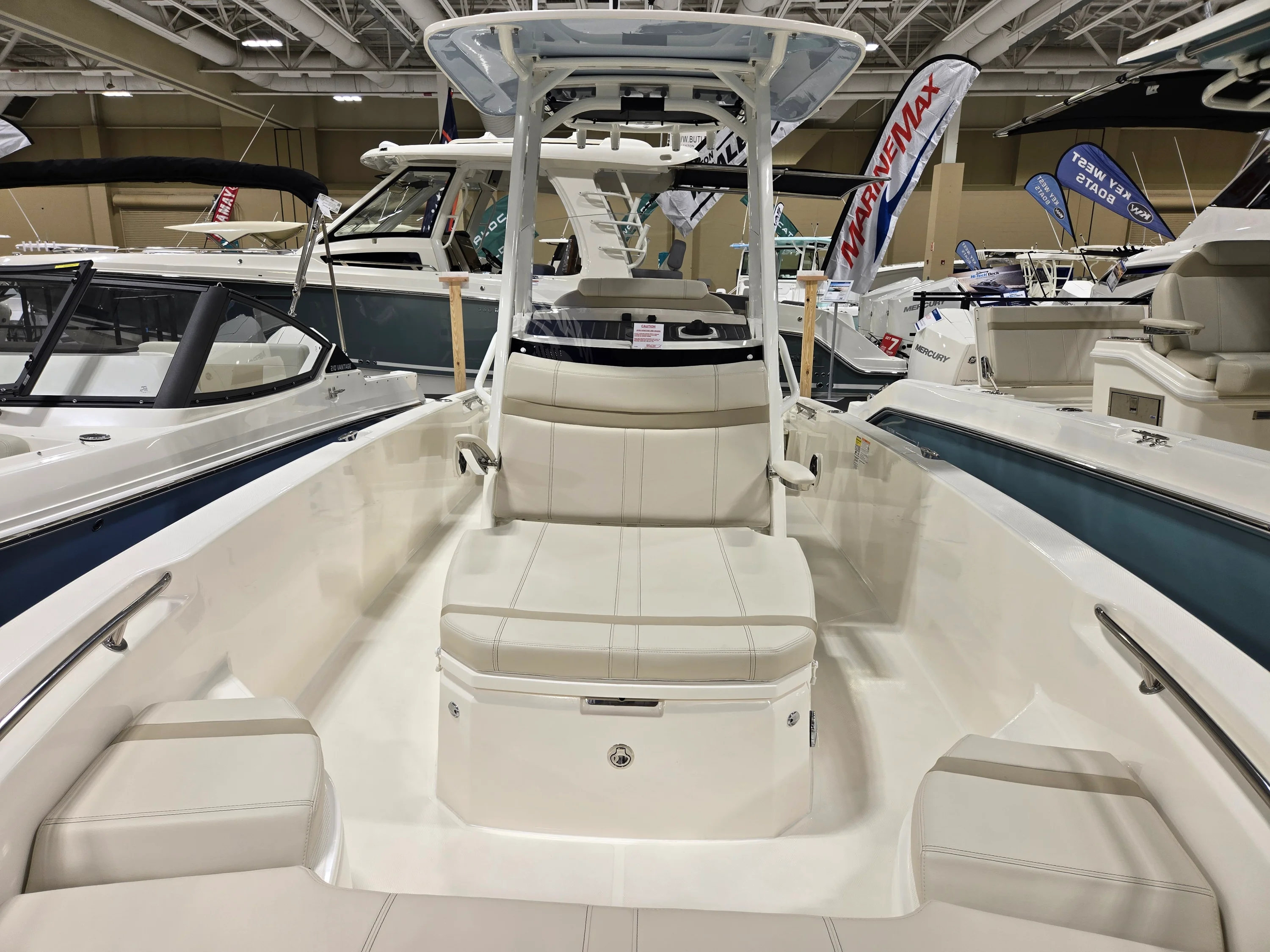 2026 Boston Whaler 250 Dauntless Image Thumbnail #18