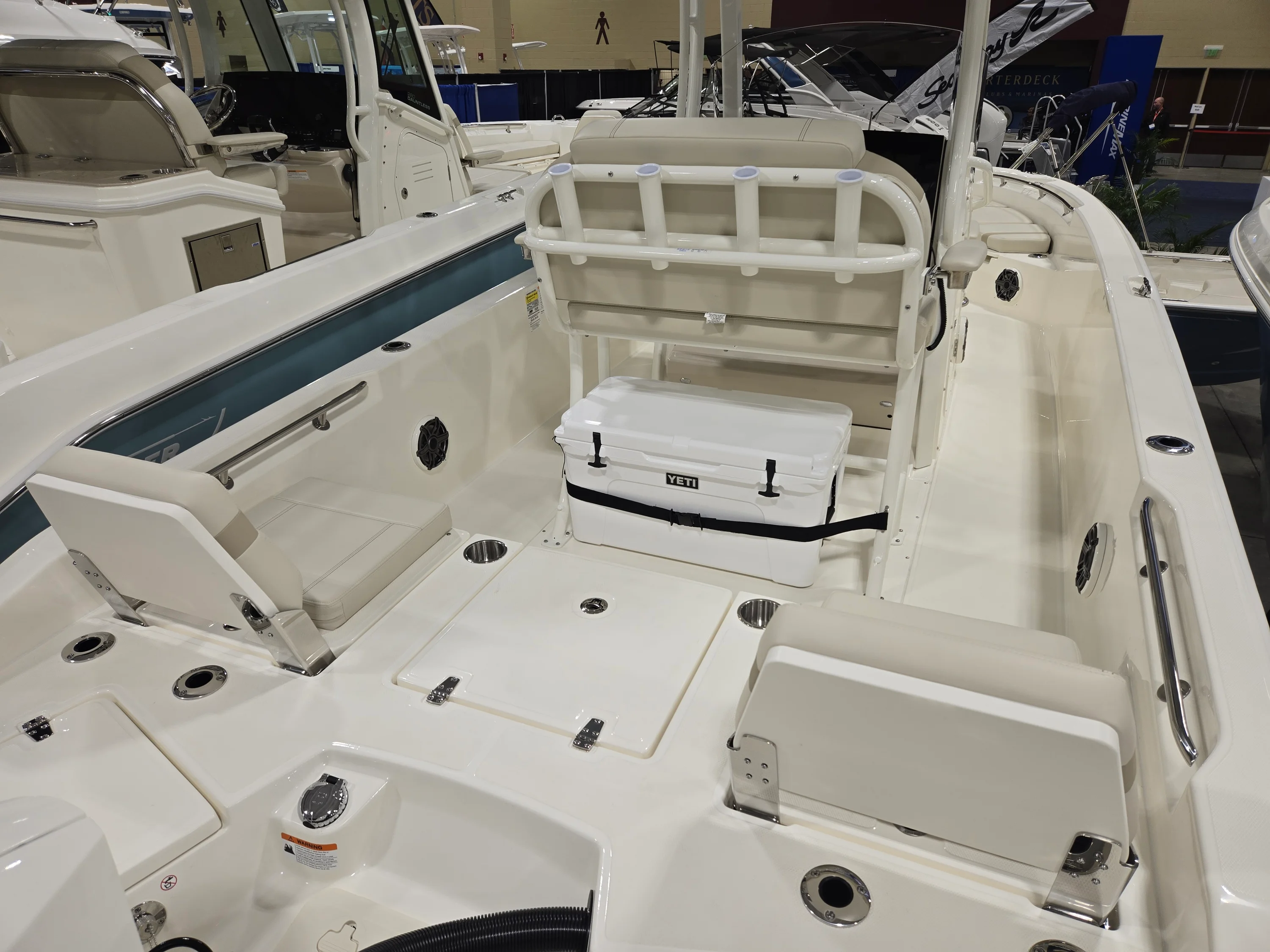 2026 Boston Whaler 250 Dauntless Image Thumbnail #4