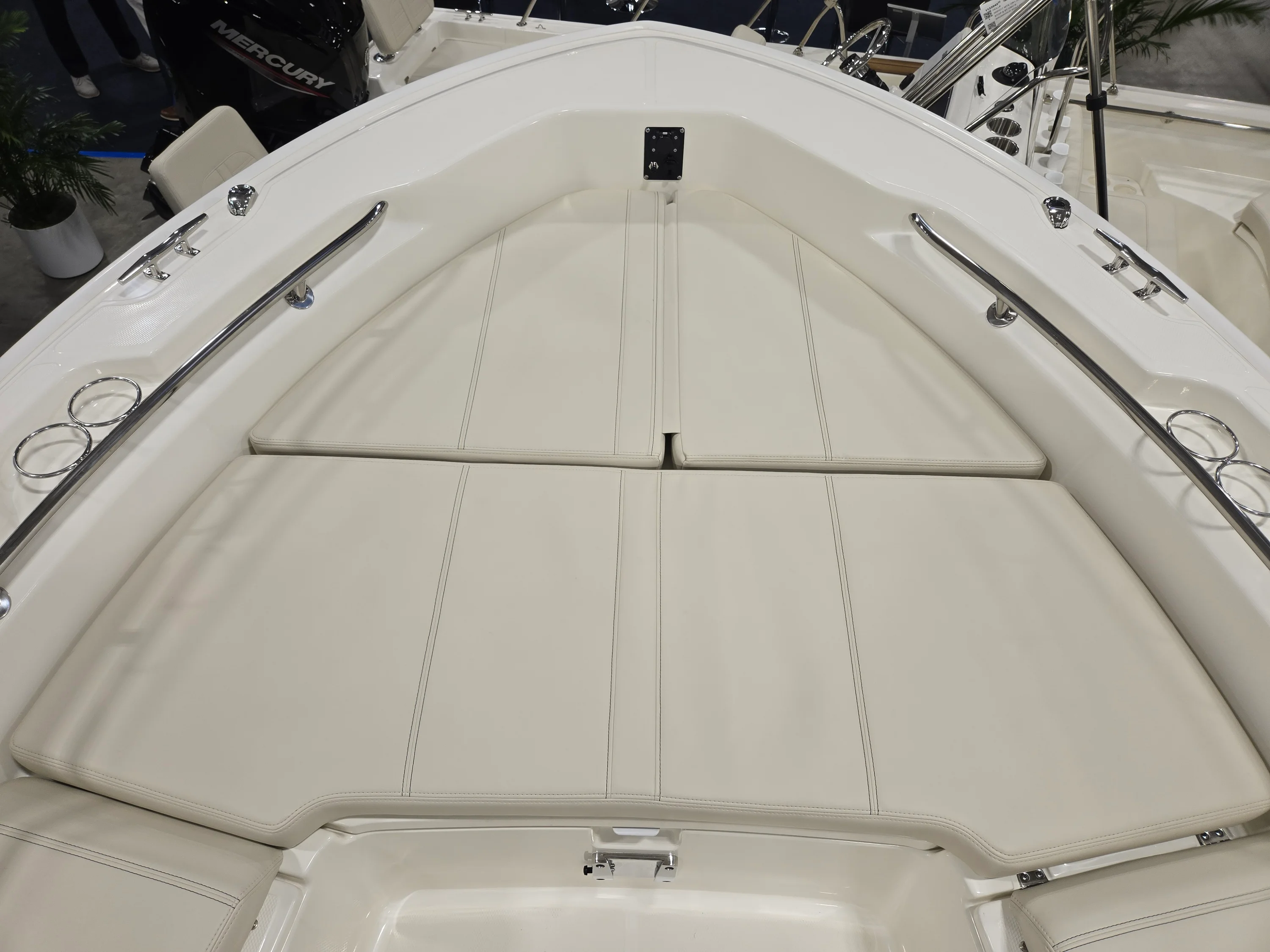 2026 Boston Whaler 250 Dauntless Image Thumbnail #20