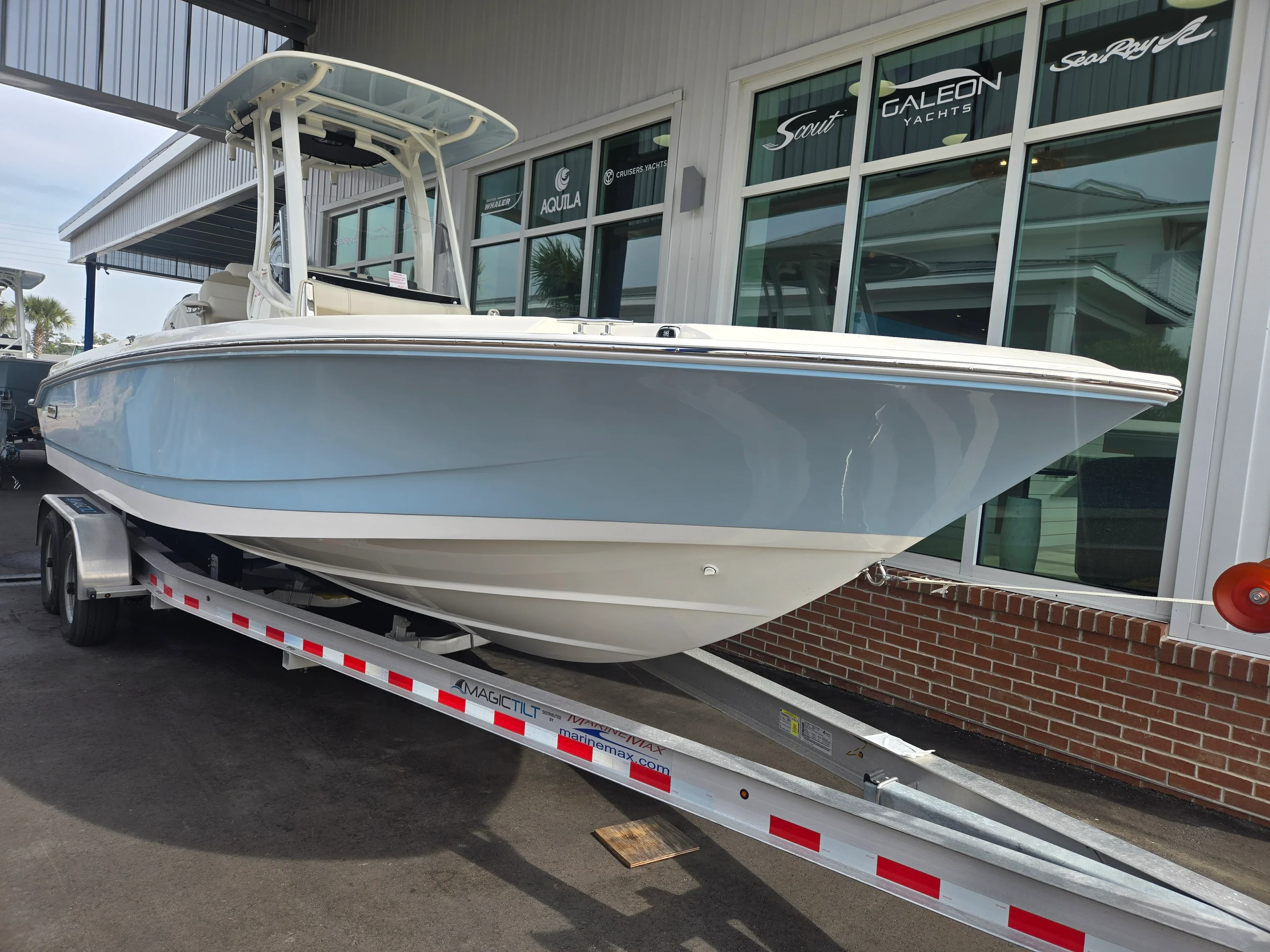 2026 Boston Whaler 250 Dauntless Image Thumbnail #1