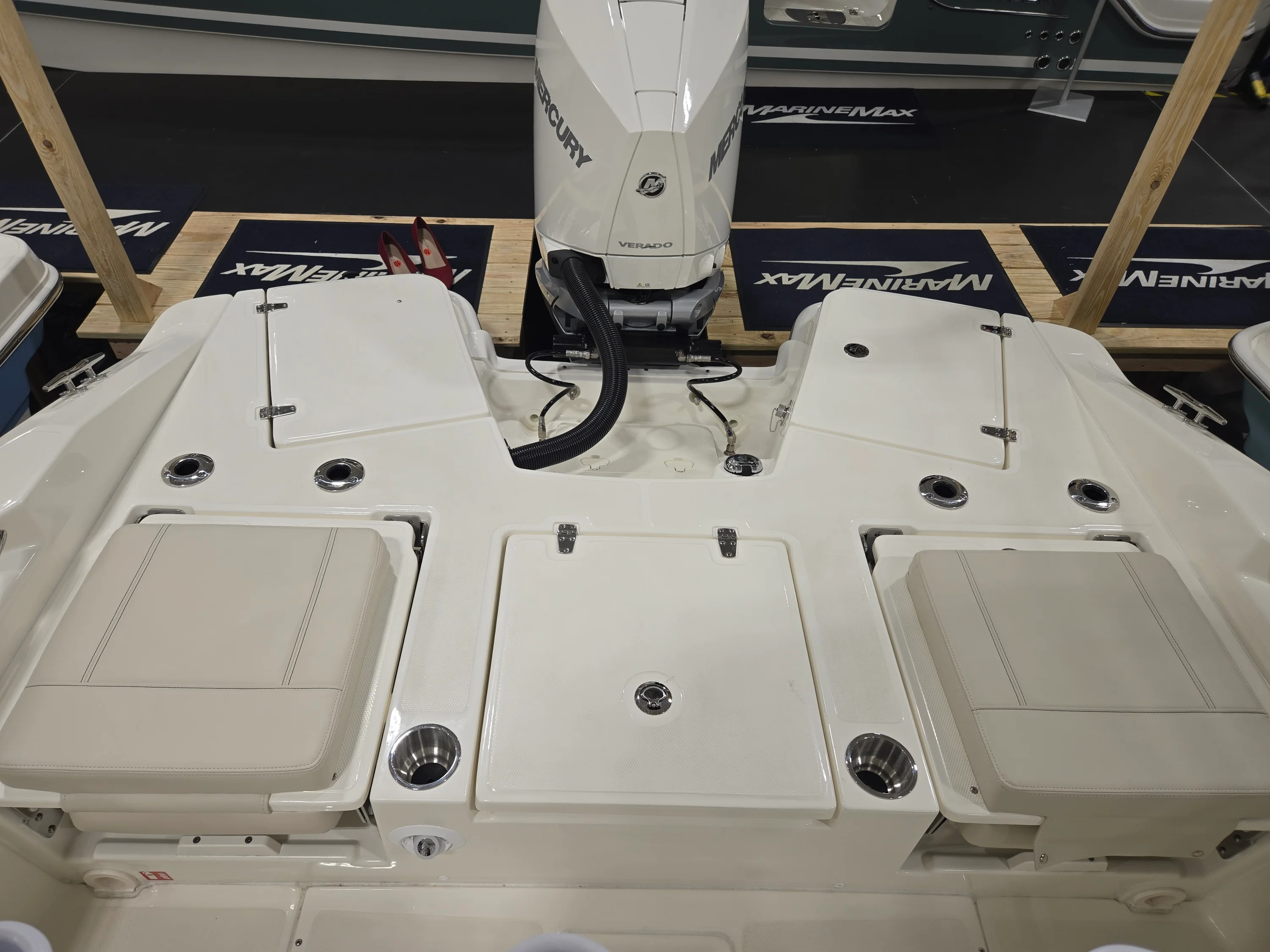 2026 Boston Whaler 250 Dauntless Image Thumbnail #6