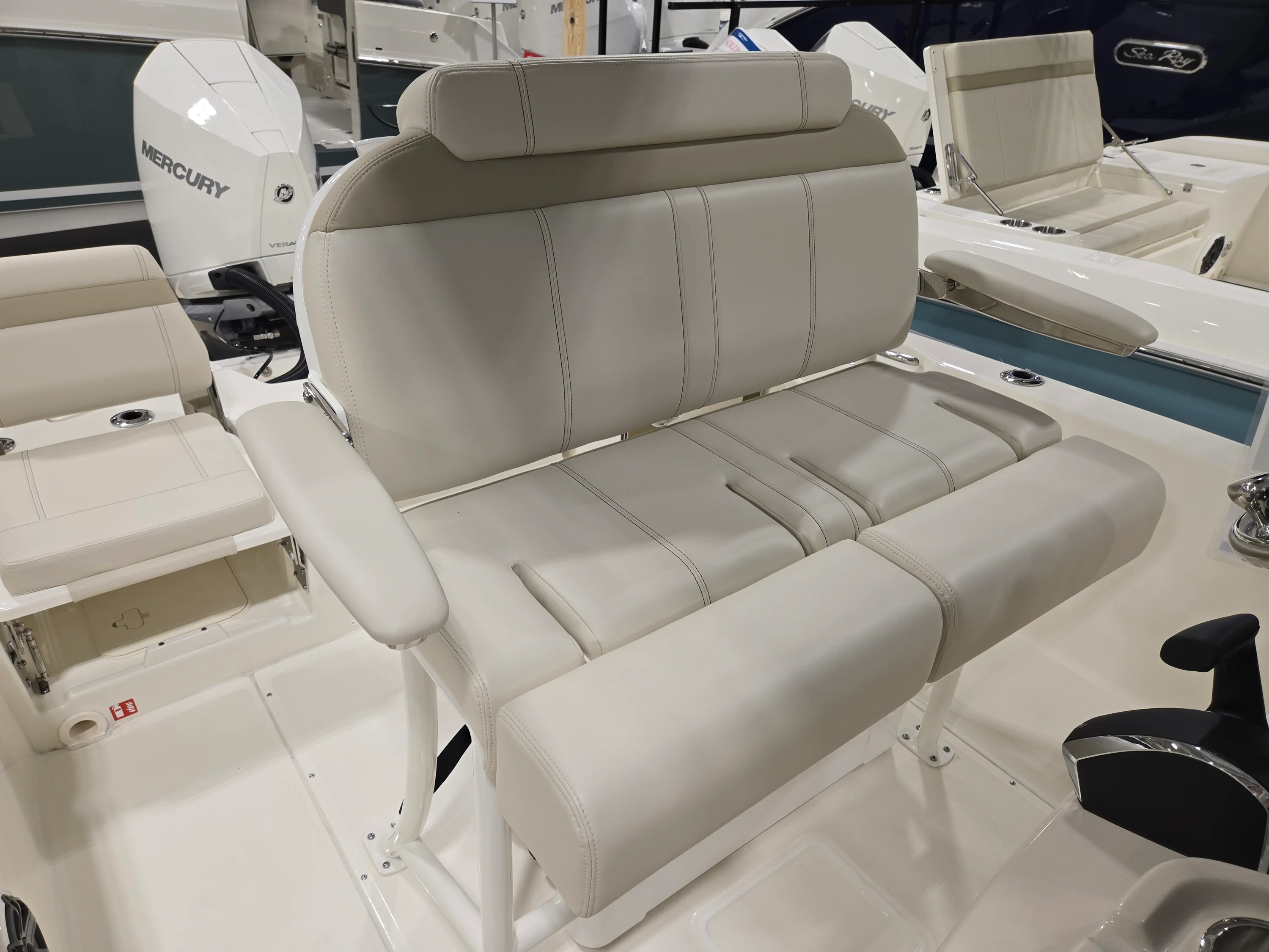 2026 Boston Whaler 250 Dauntless Image Thumbnail #8