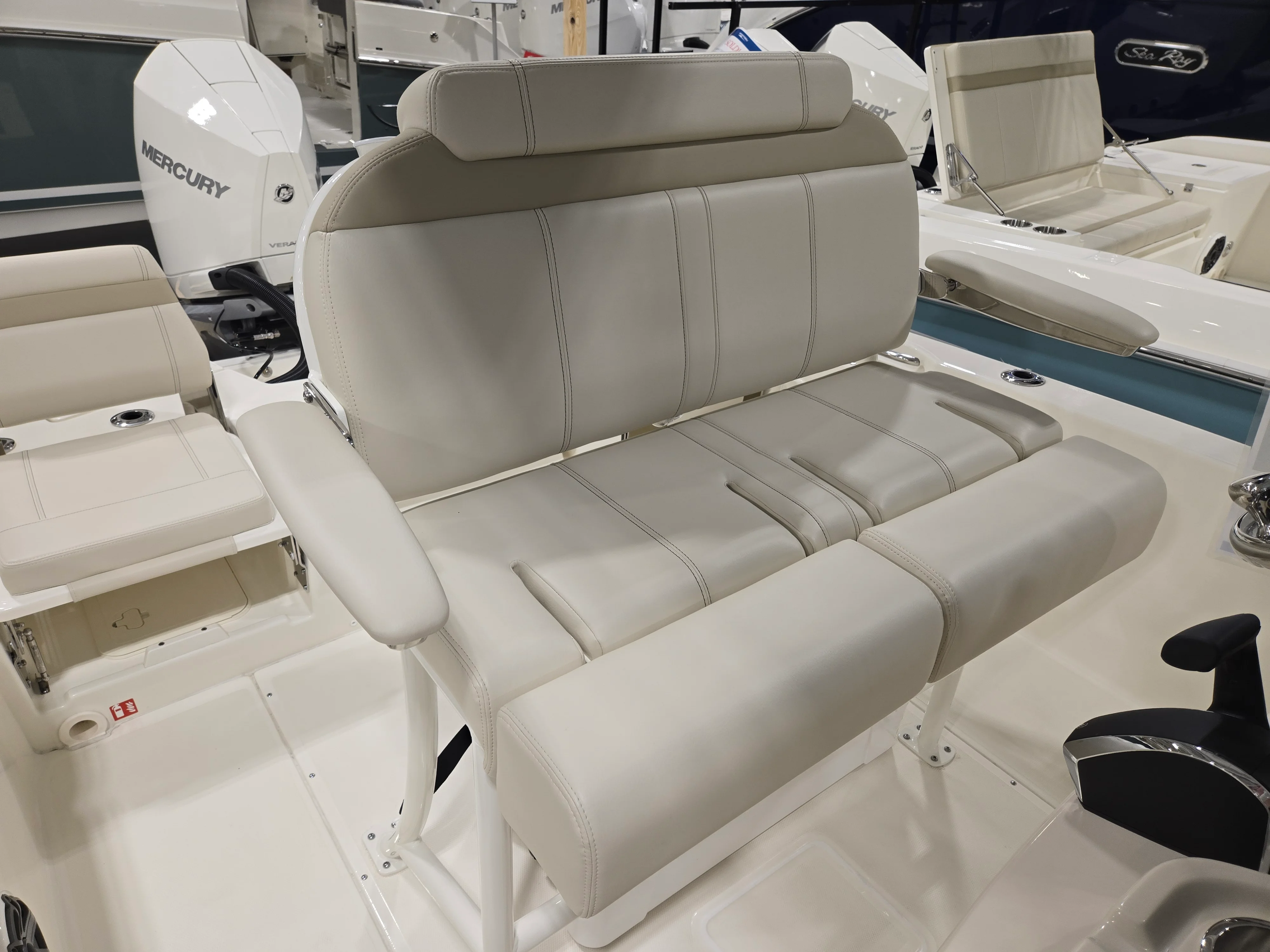 2026 Boston Whaler 250 Dauntless Image Thumbnail #8