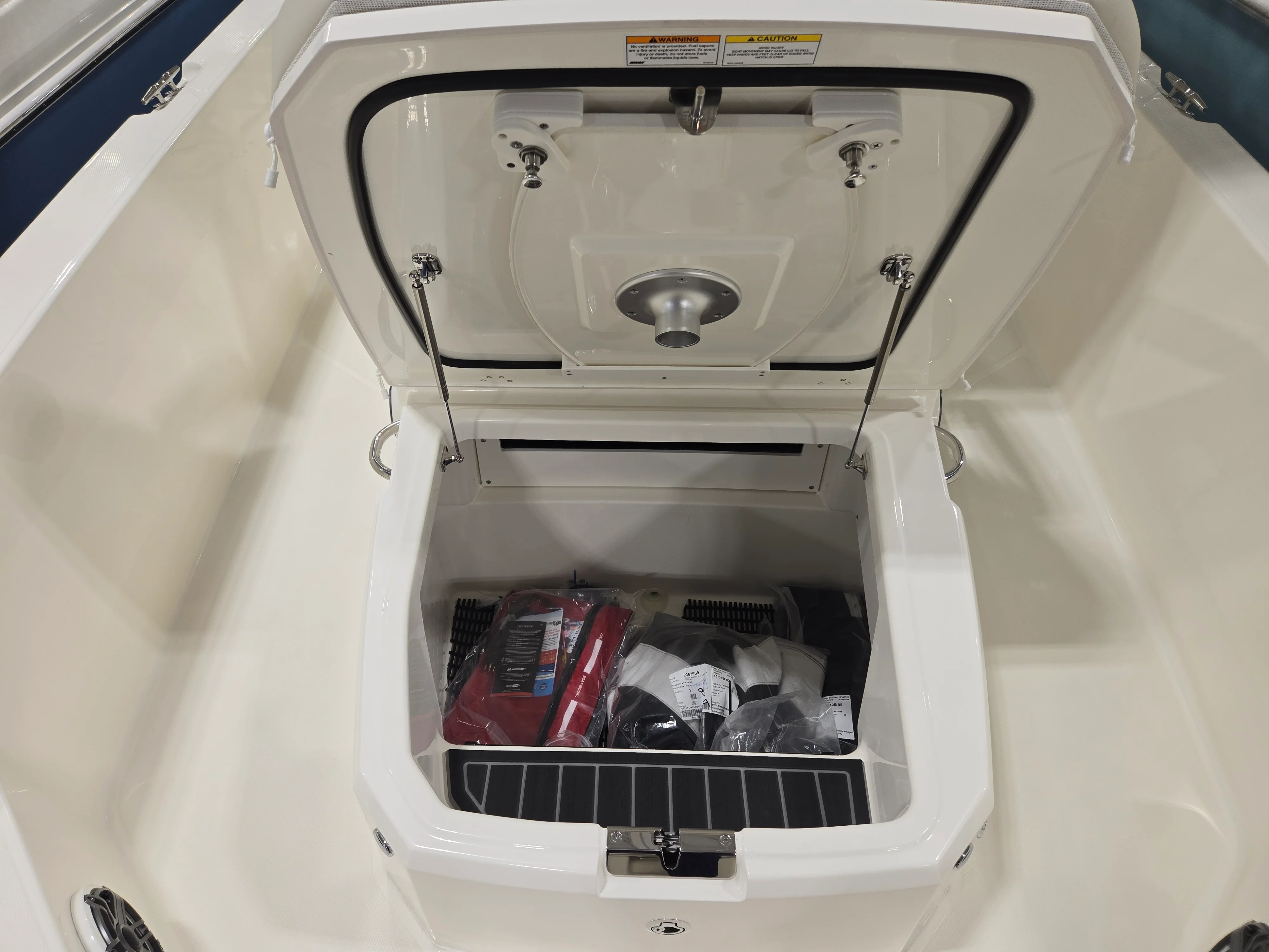 2026 Boston Whaler 250 Dauntless Image Thumbnail #15