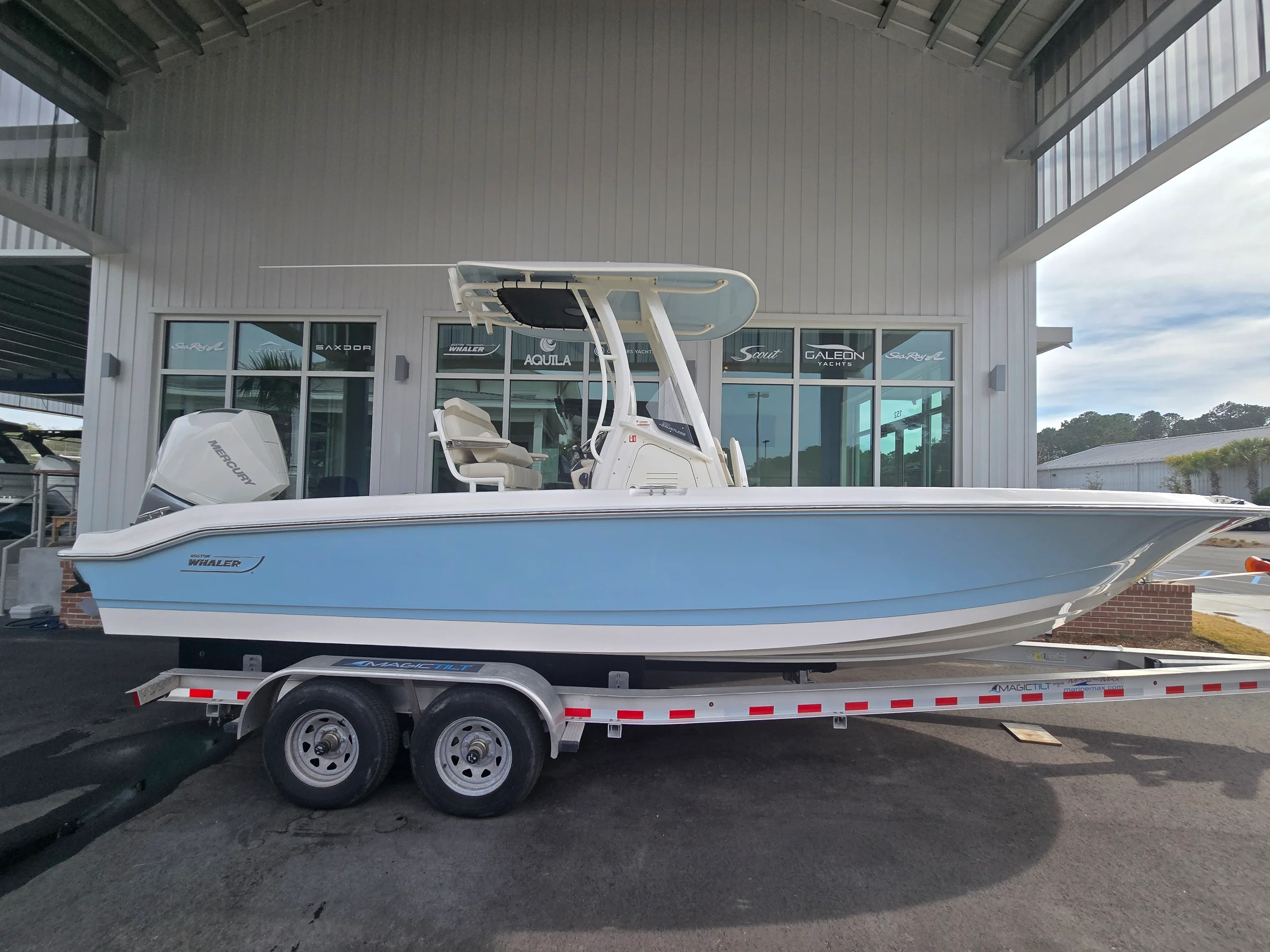 2026 Boston Whaler 250 Dauntless Image Thumbnail #0