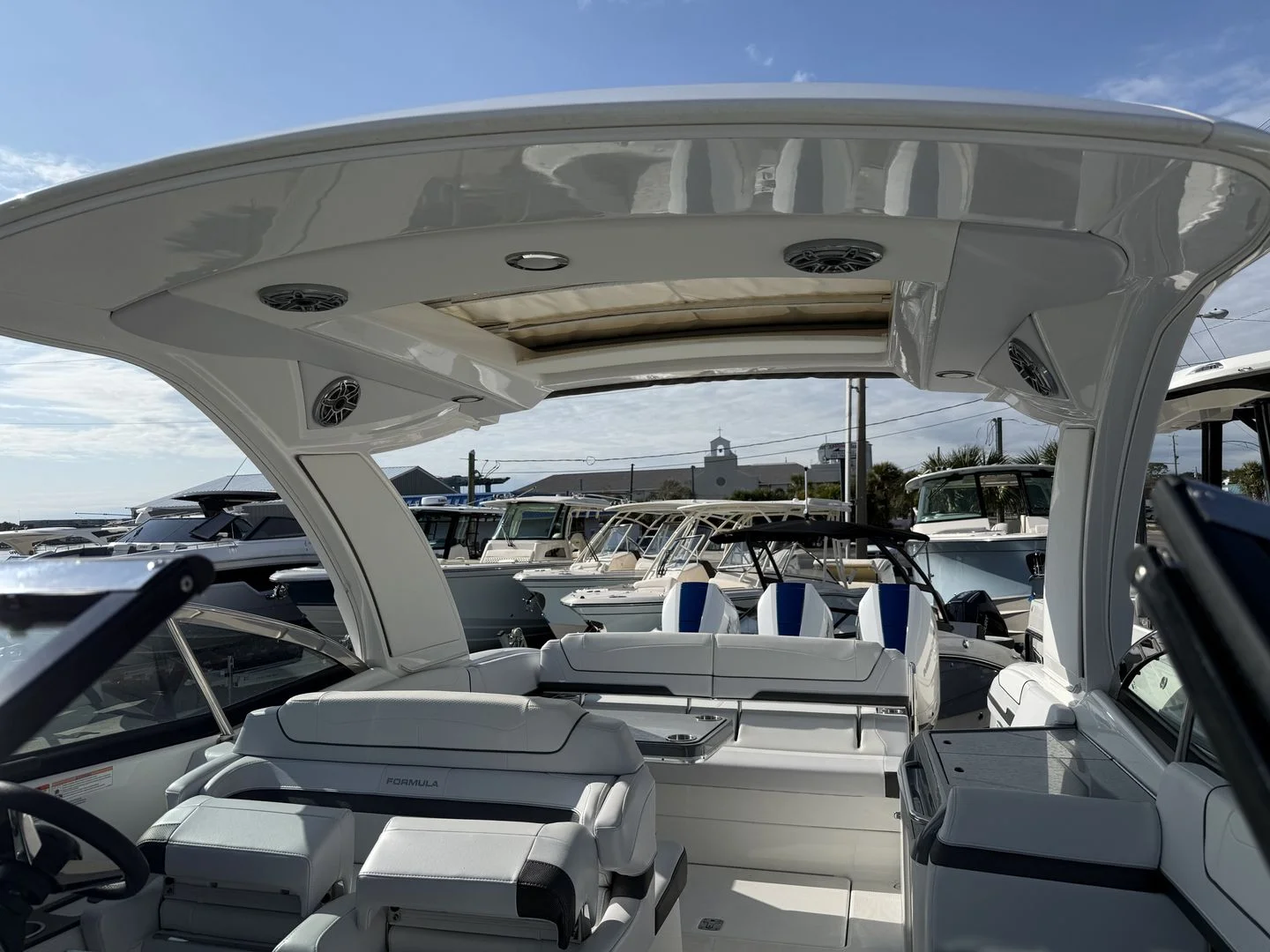 2024 Formula 350 CROSSOVER BOWRIDER Image Thumbnail #23