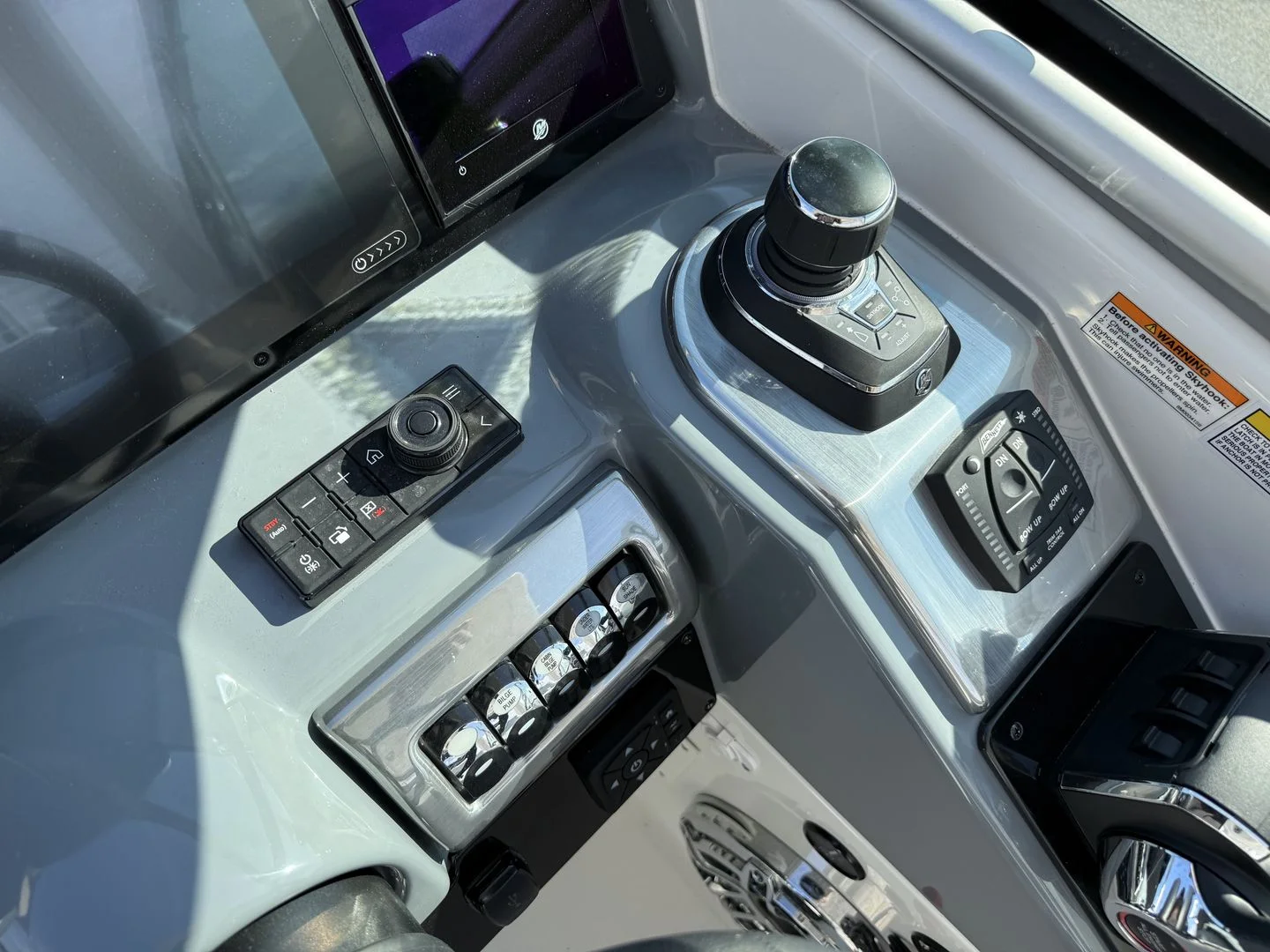 2024 Formula 350 CROSSOVER BOWRIDER Image Thumbnail #38