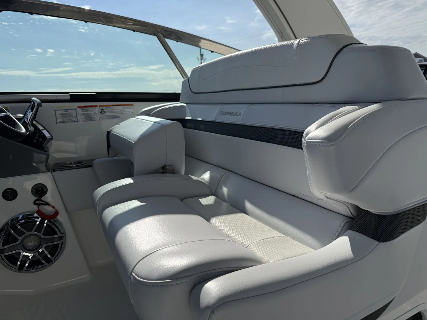 2024 Formula 350 CROSSOVER BOWRIDER Image Thumbnail #36